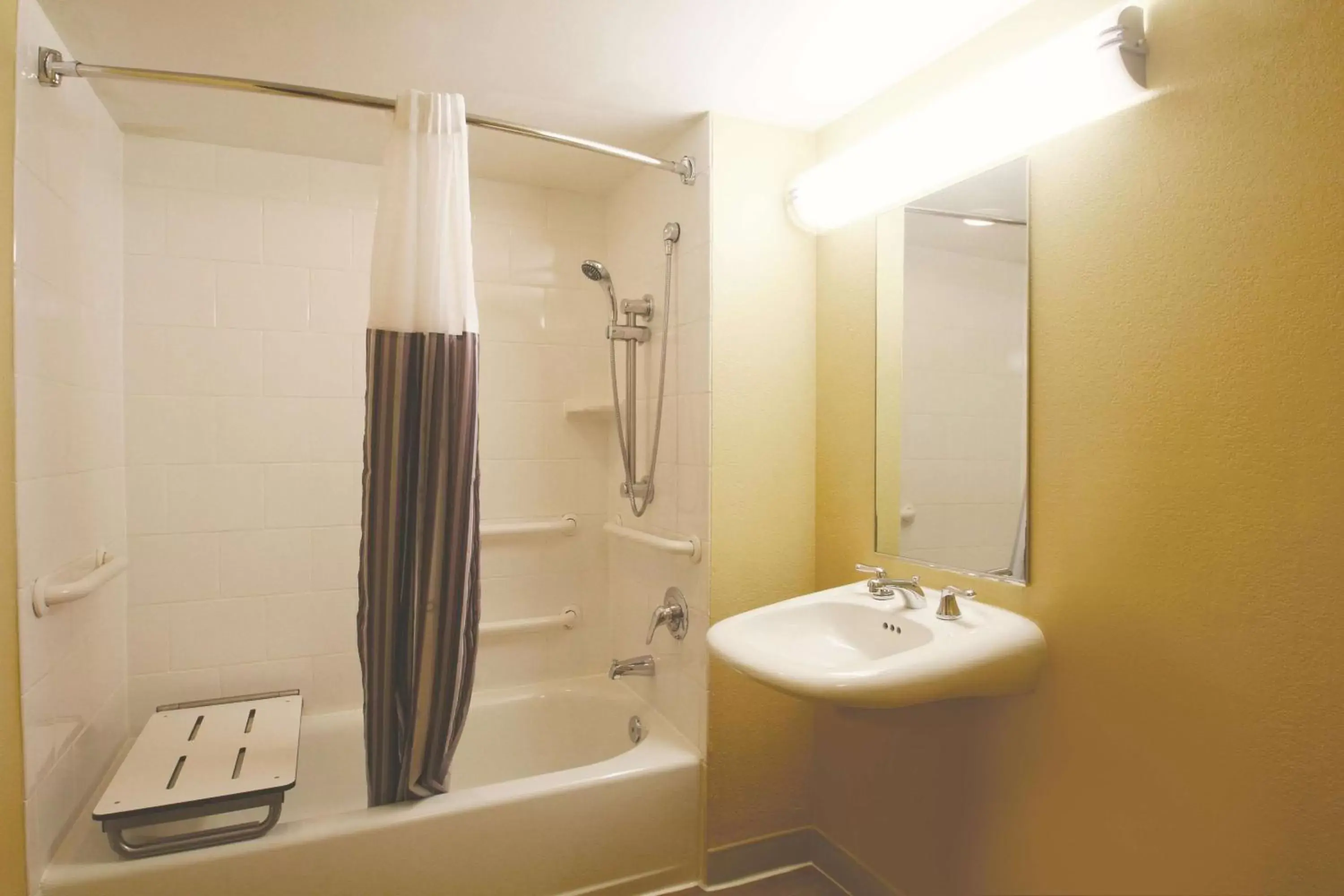 Photo of the whole room, Bathroom in La Quinta by Wyndham Coral Springs South