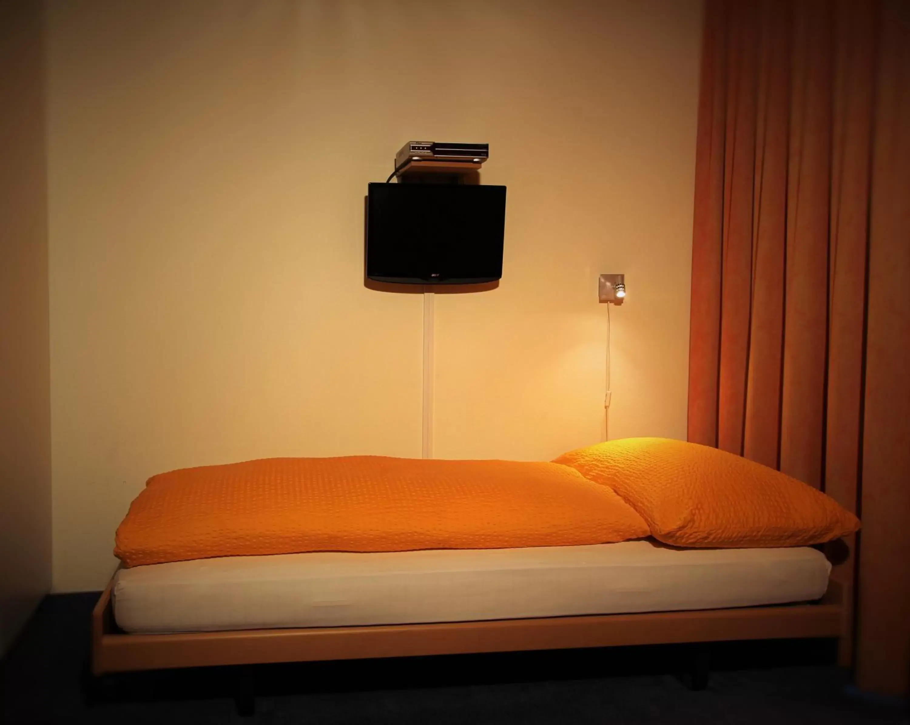 Bed, TV/Entertainment Center in Pension Mezzaprada