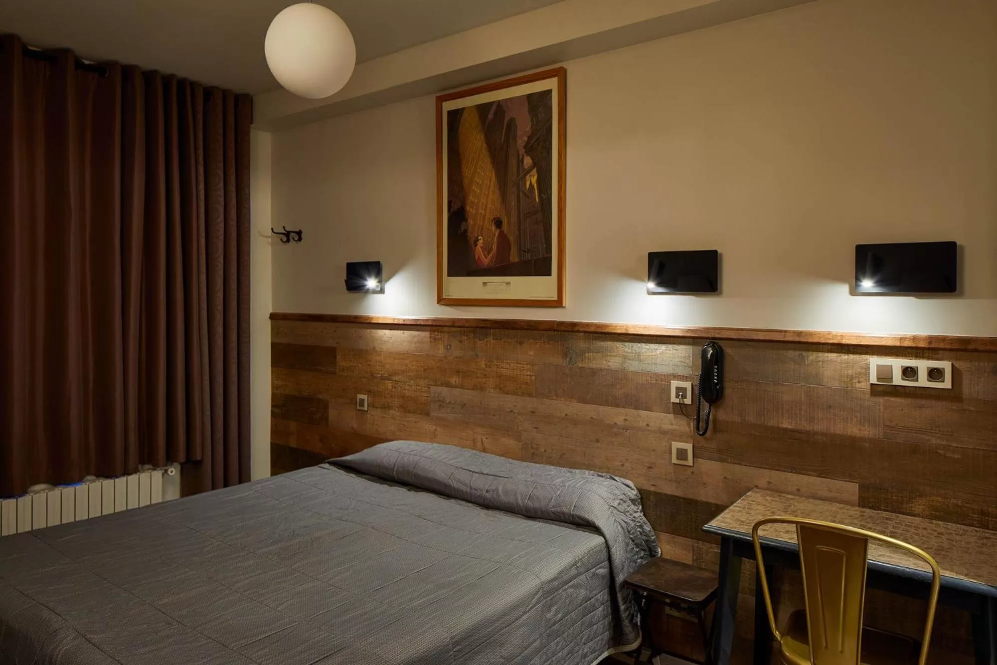 Bed in Hôtel de Roubaix