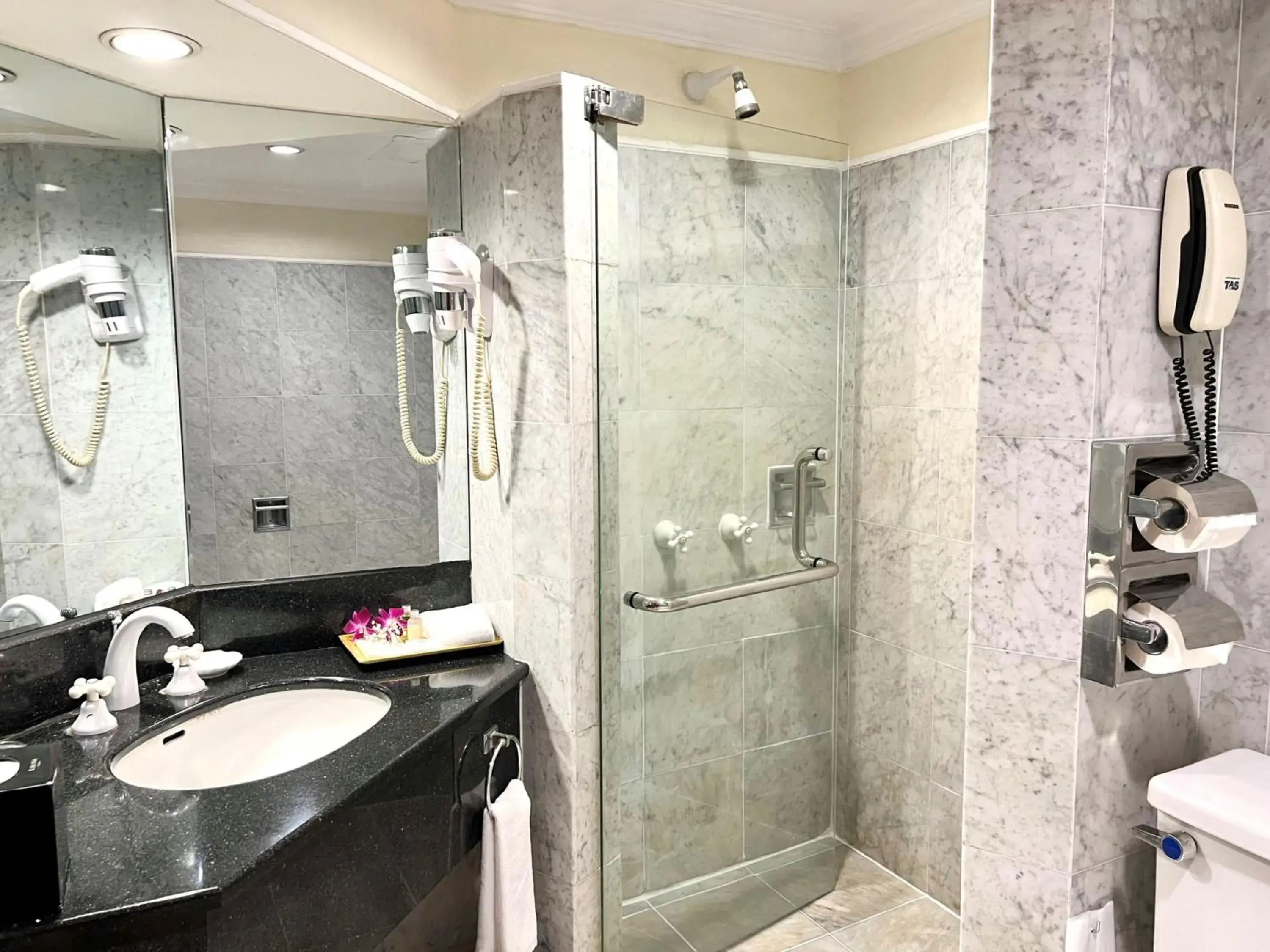 Shower, Bathroom in Ramana Saigon Hotel