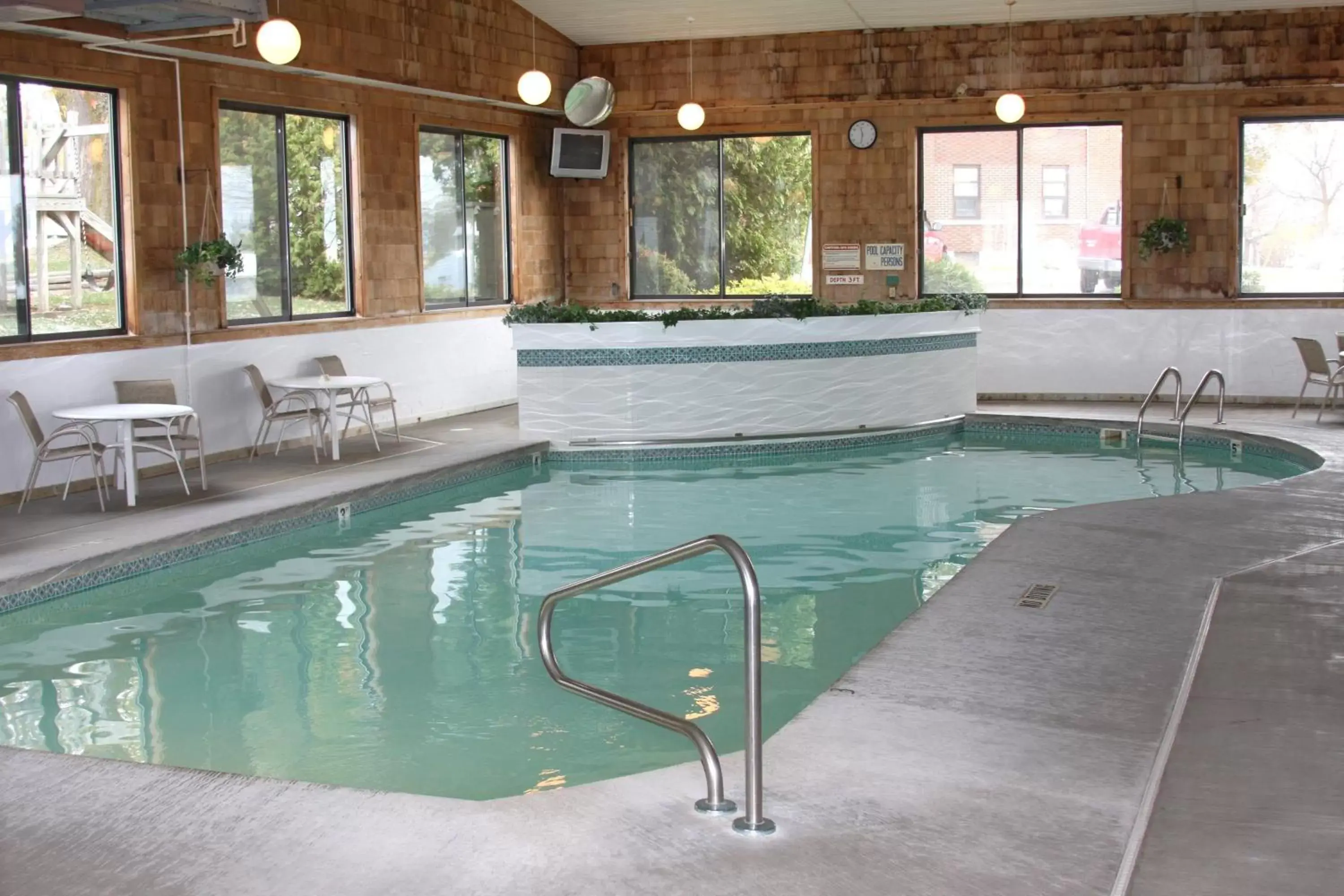 Swimming Pool in Budget Host Inn & Suites