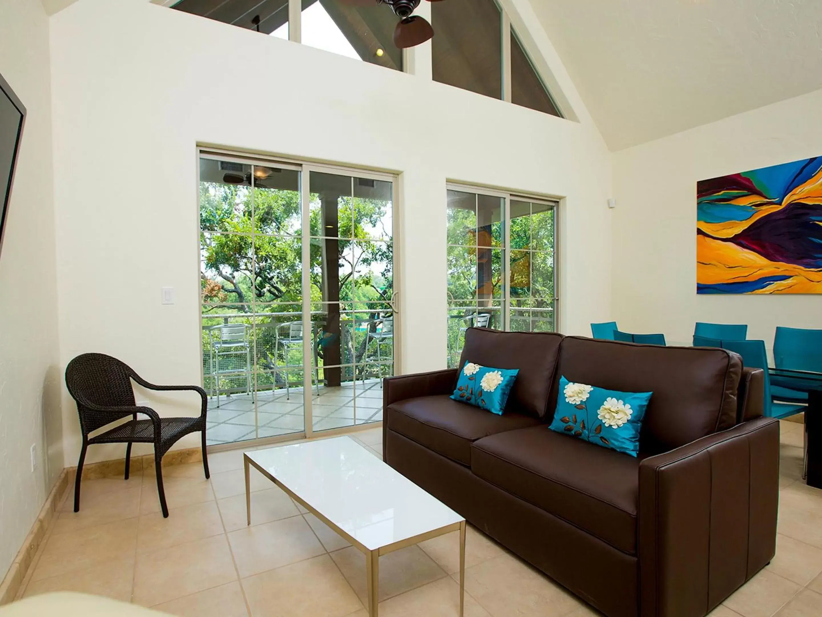 Living room, Seating Area in The Resort at Schlitterbahn