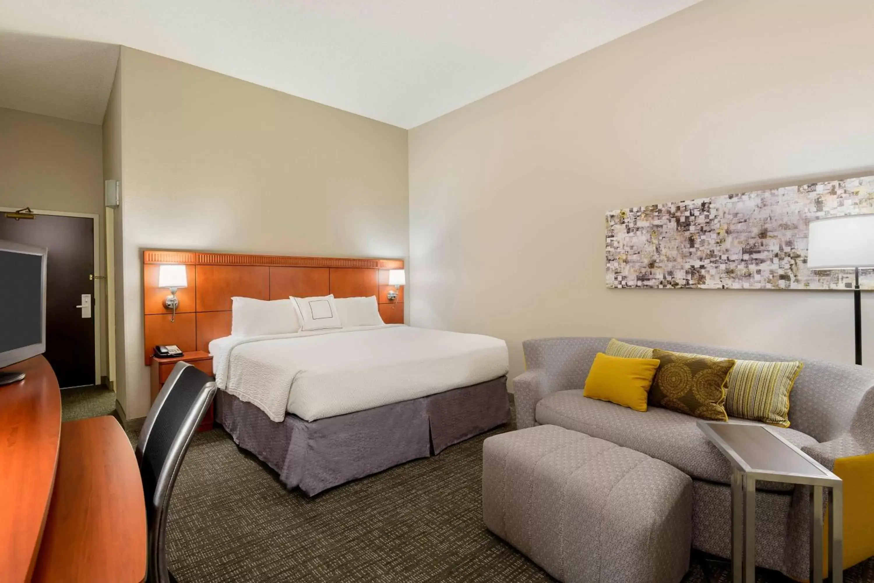 Photo of the whole room, Bed in Courtyard by Marriott Gainesville