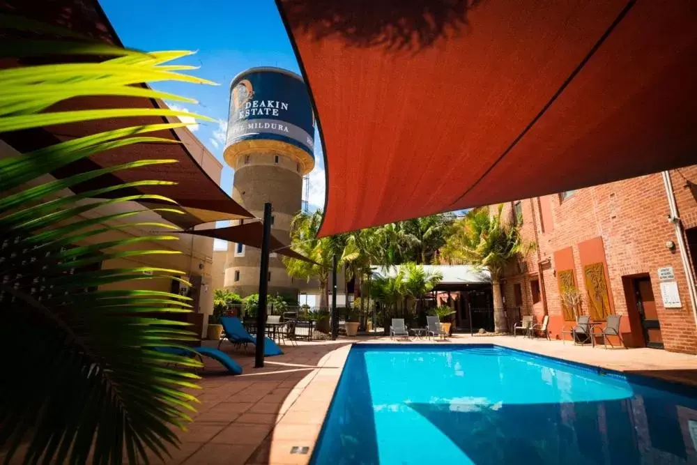 BBQ facilities, Swimming Pool in Mercure Hotel Mildura