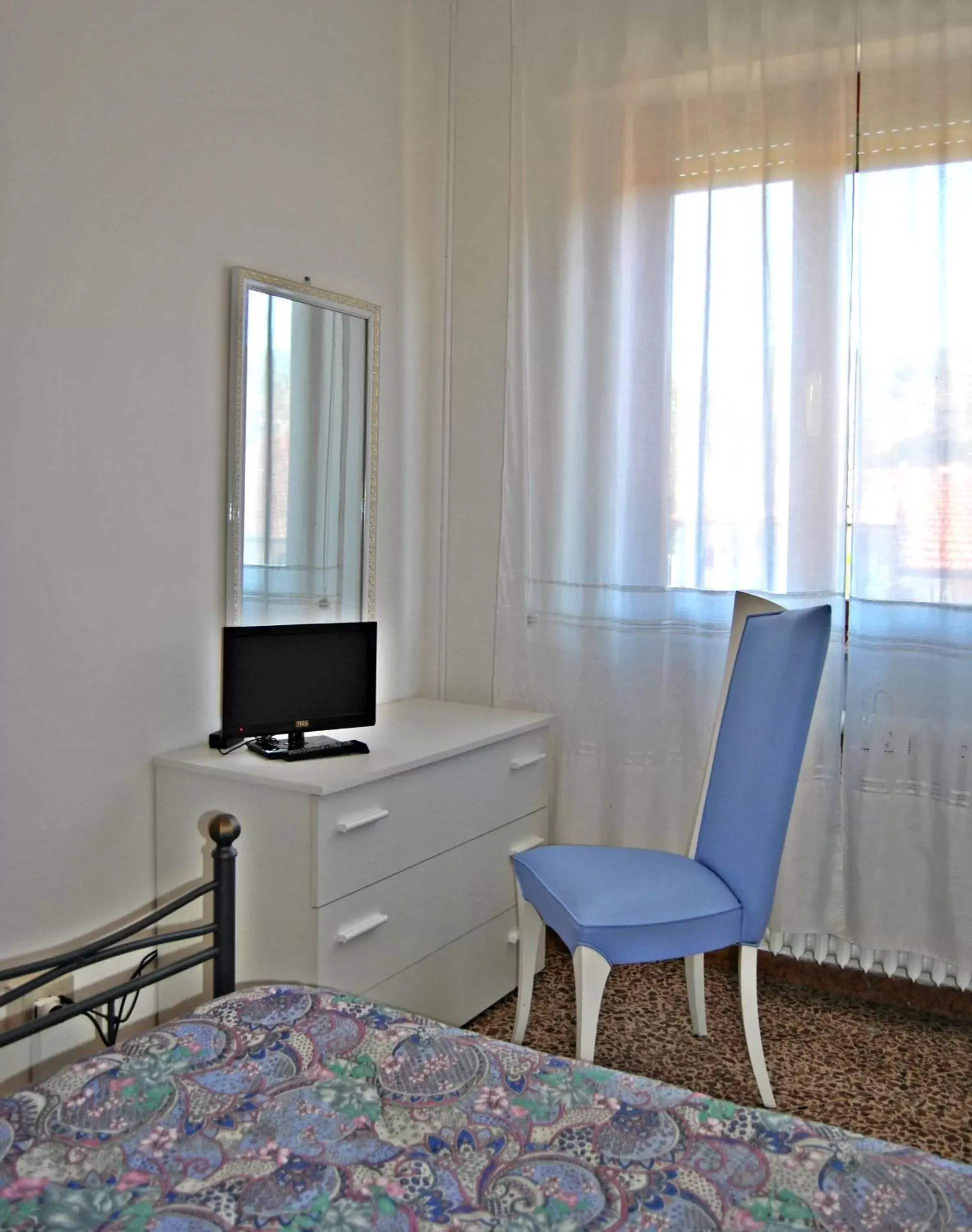 Bedroom, TV/Entertainment Center in Hotel Chenno