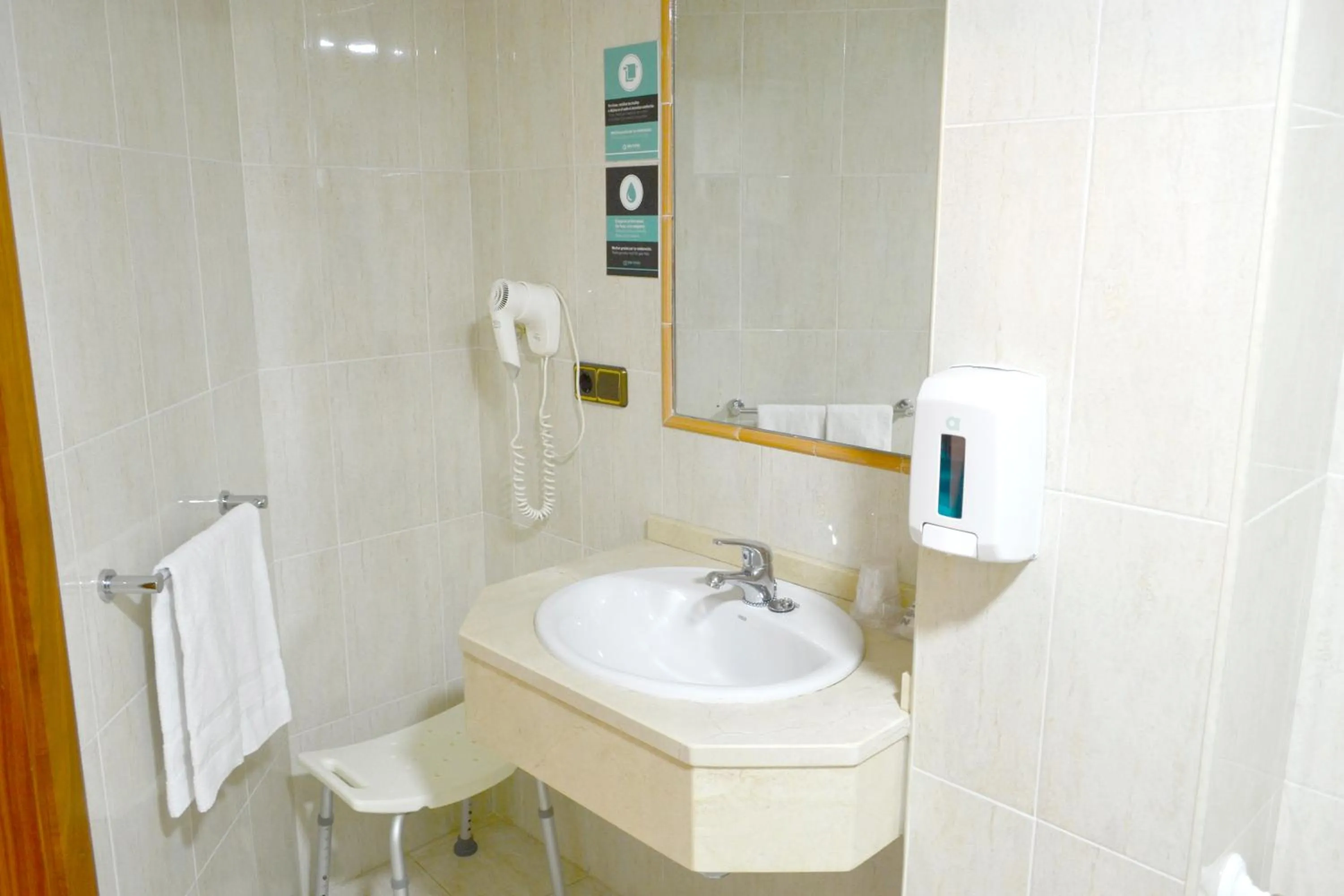 Bathroom in Hotel Los Templarios