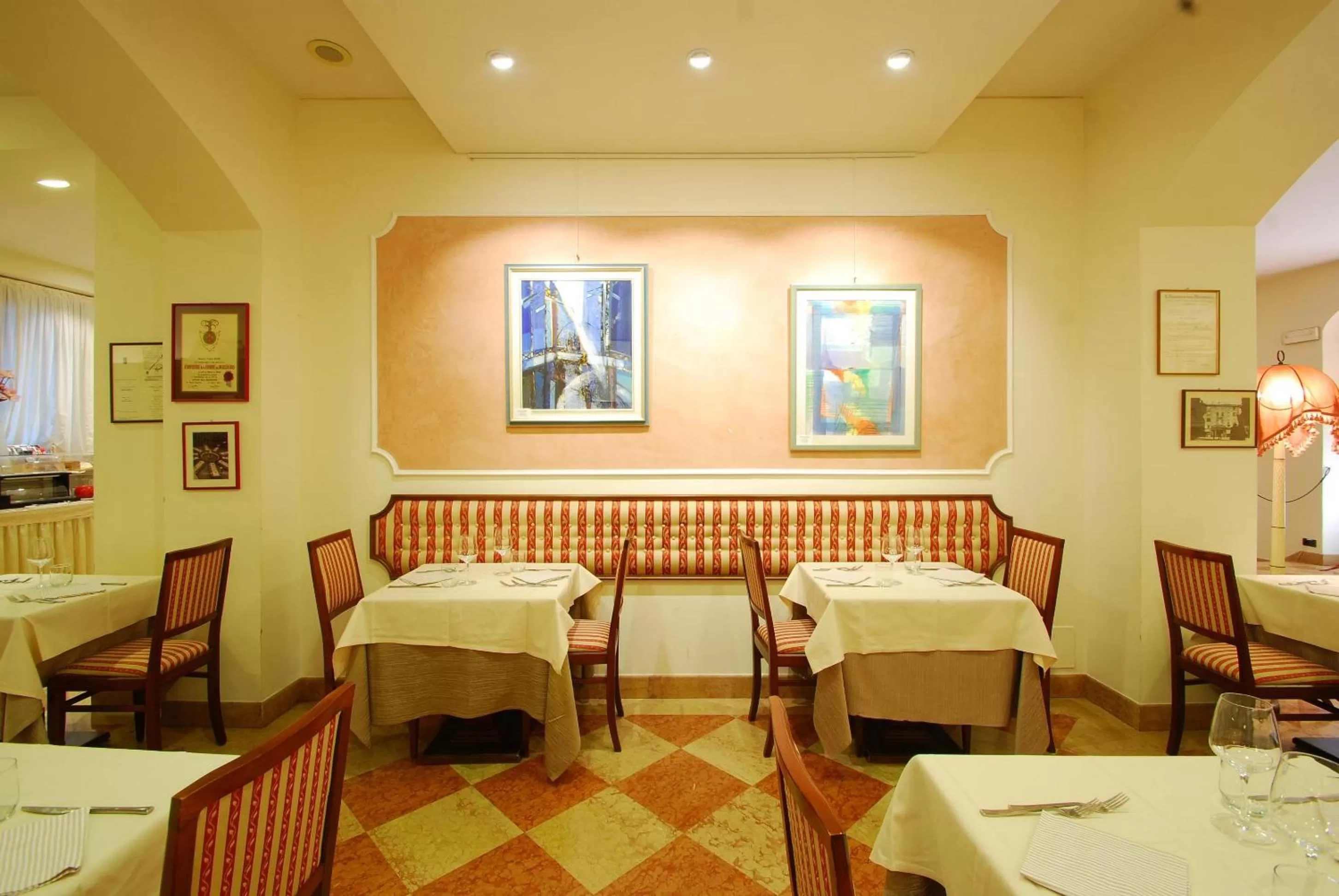 Restaurant/places to eat in Alla Rocca Hotel Conference & Restaurant