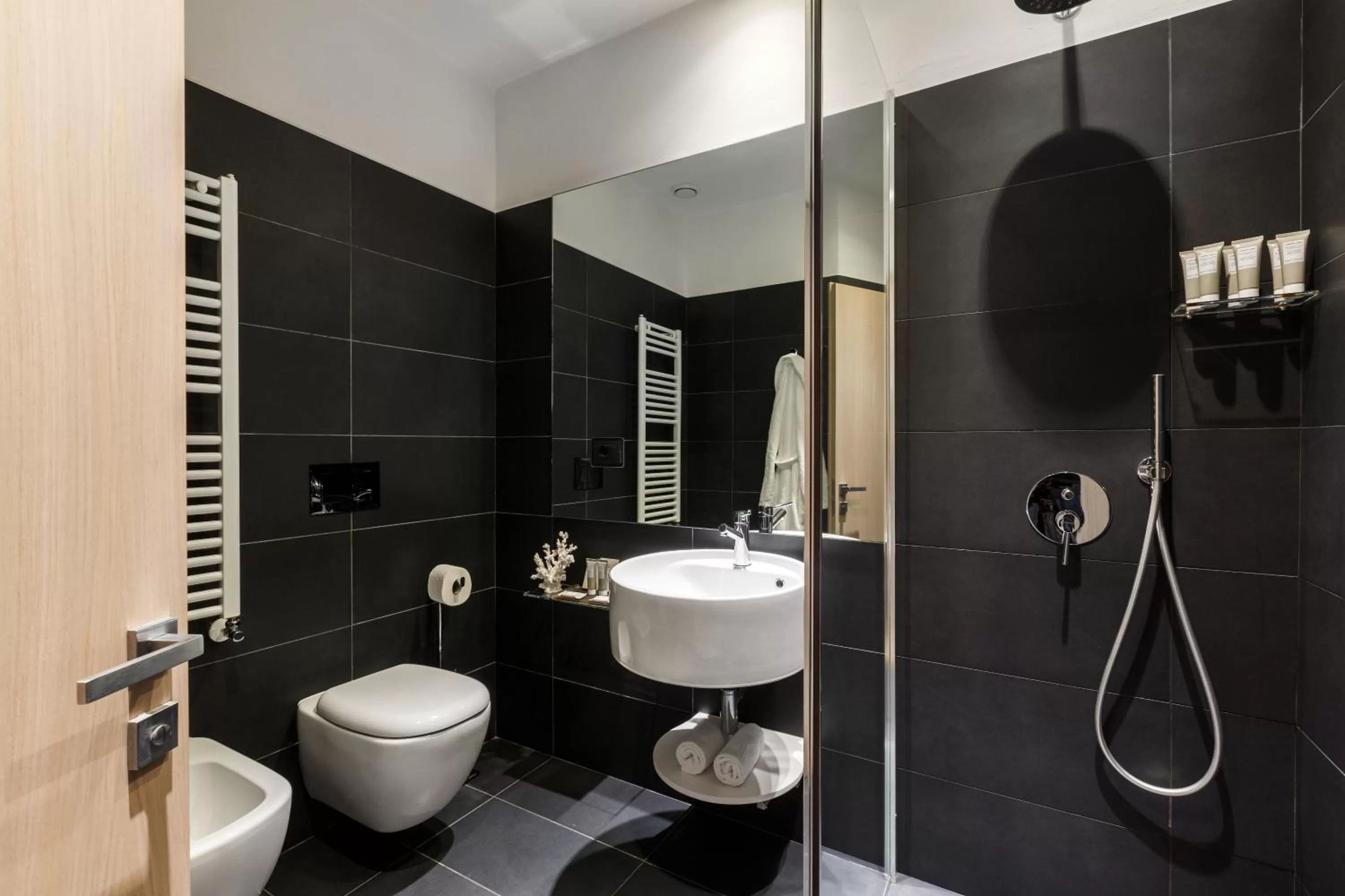 Bathroom in Hotel Lago Di Garda