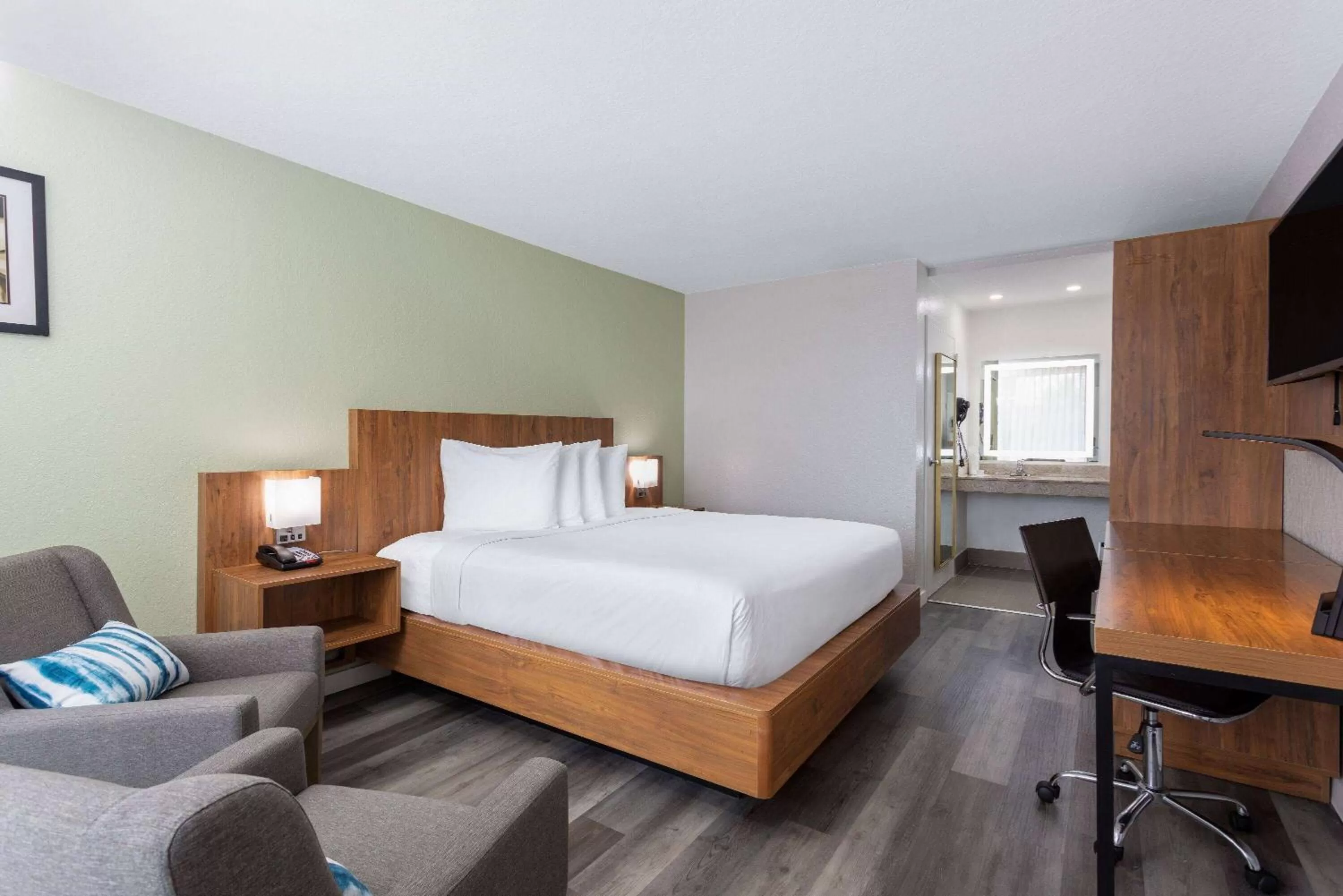 Photo of the whole room, Bed in Ramada by Wyndham Altamonte Springs Near I-4