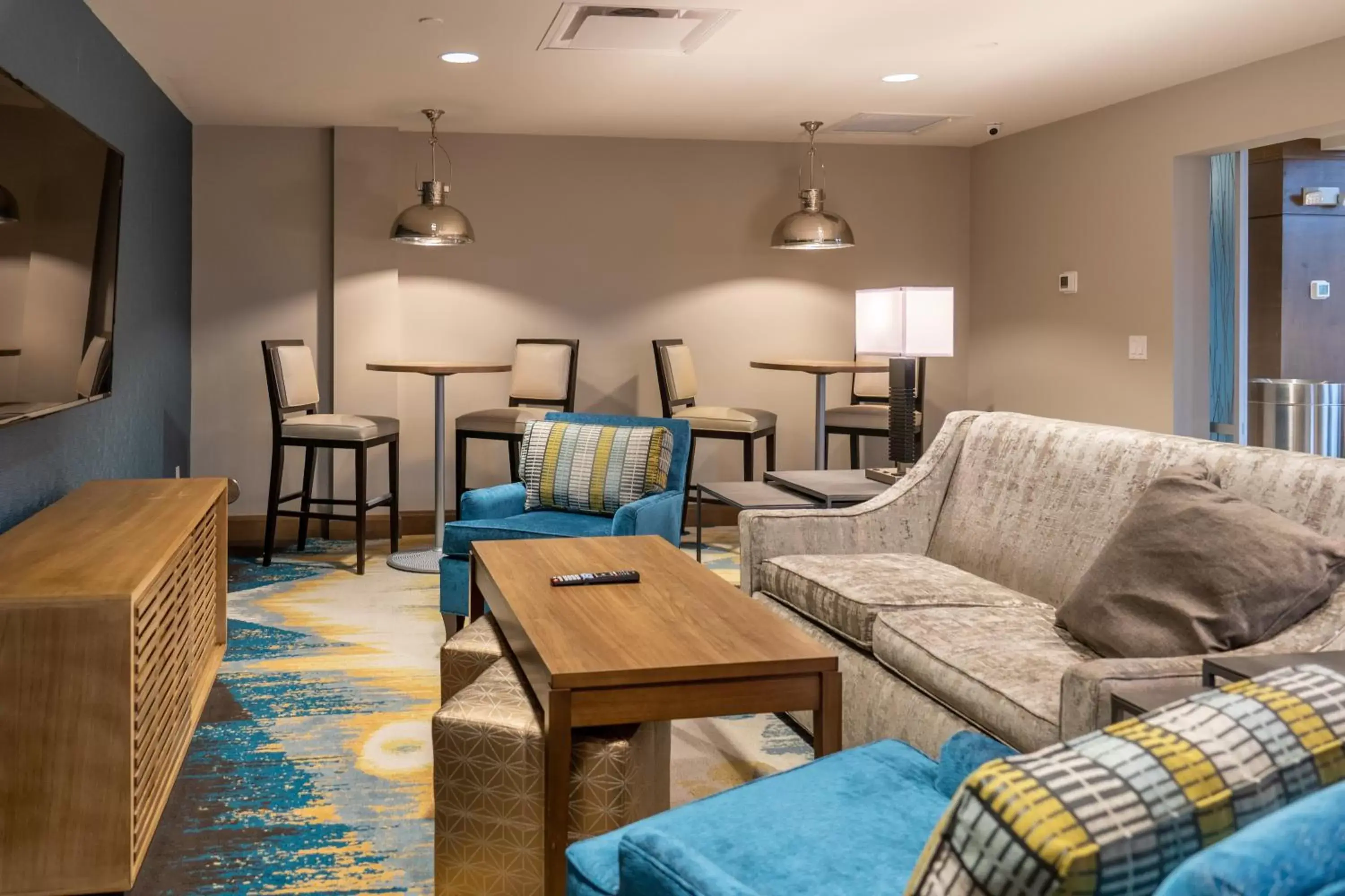 Lobby or reception, Seating Area in Staybridge Suites - Summerville, an IHG Hotel