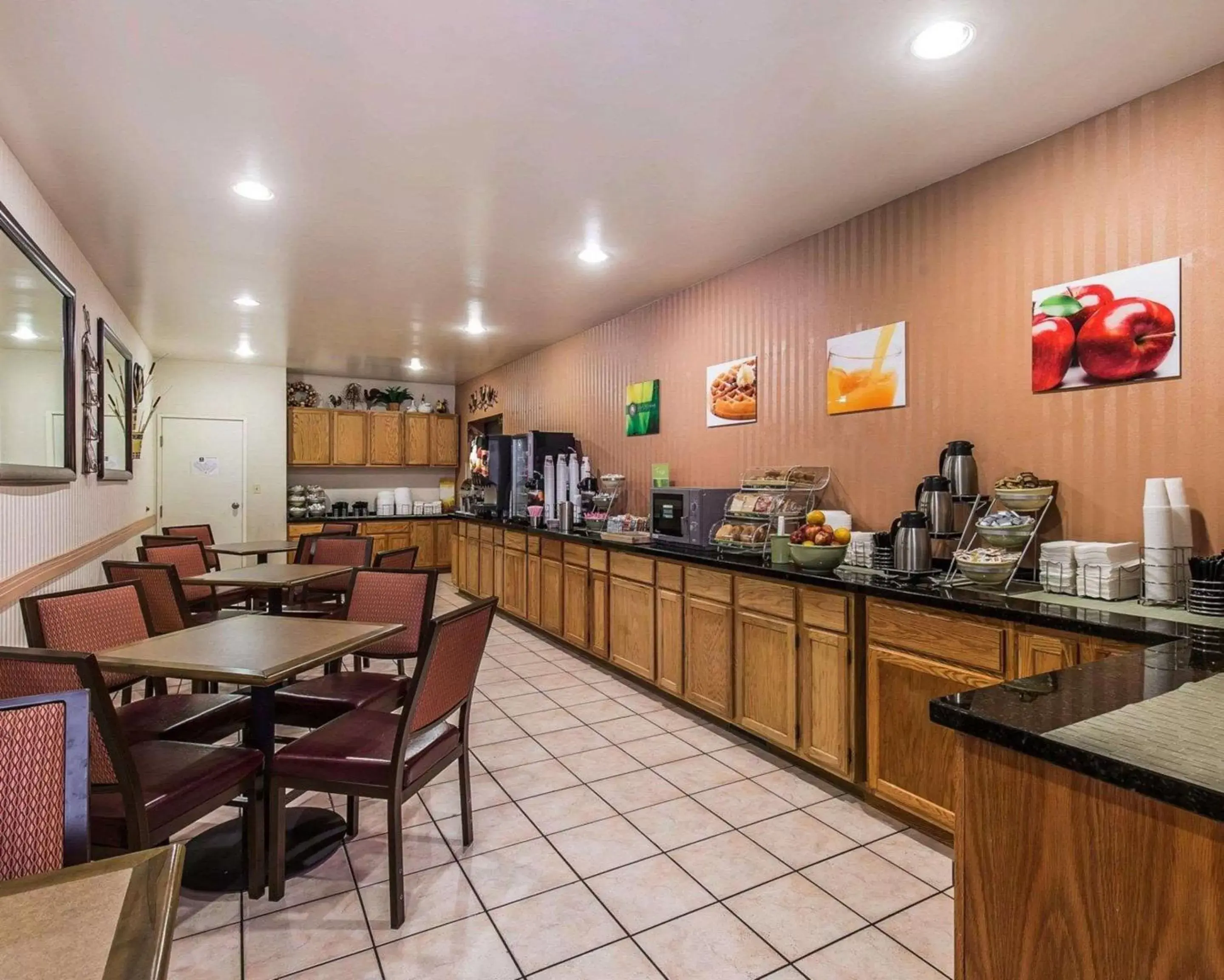 Restaurant/Places to Eat in Quality Suites Moab near Arches National Park