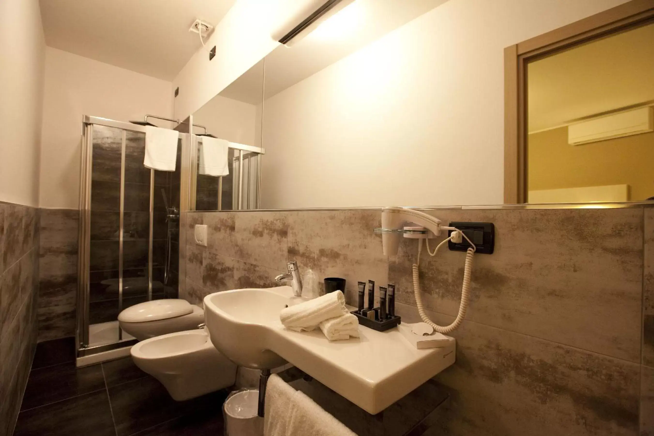 Bathroom in Hotel La Meridiana