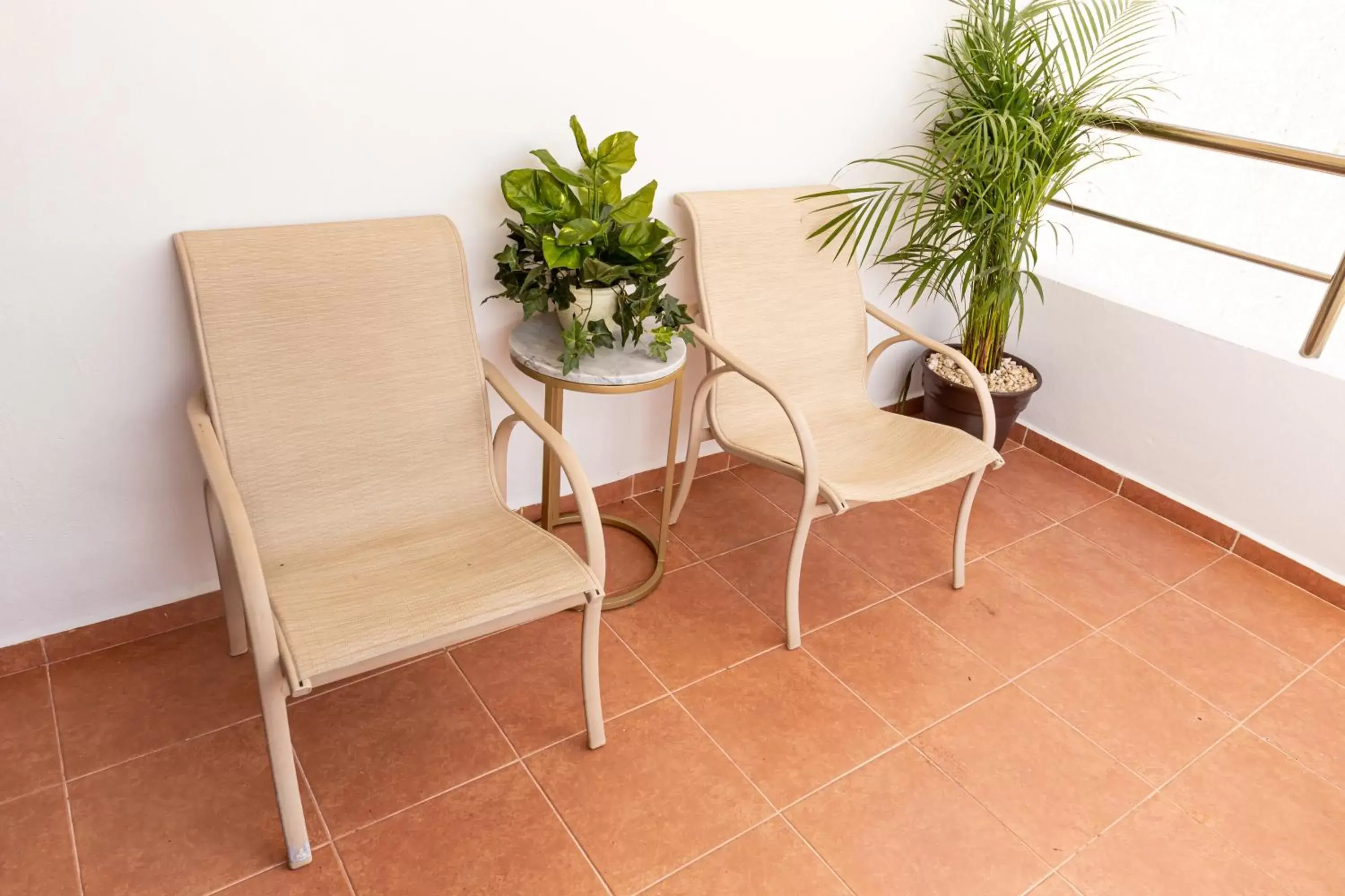 Seating Area in Santa Fe Studios And Suites