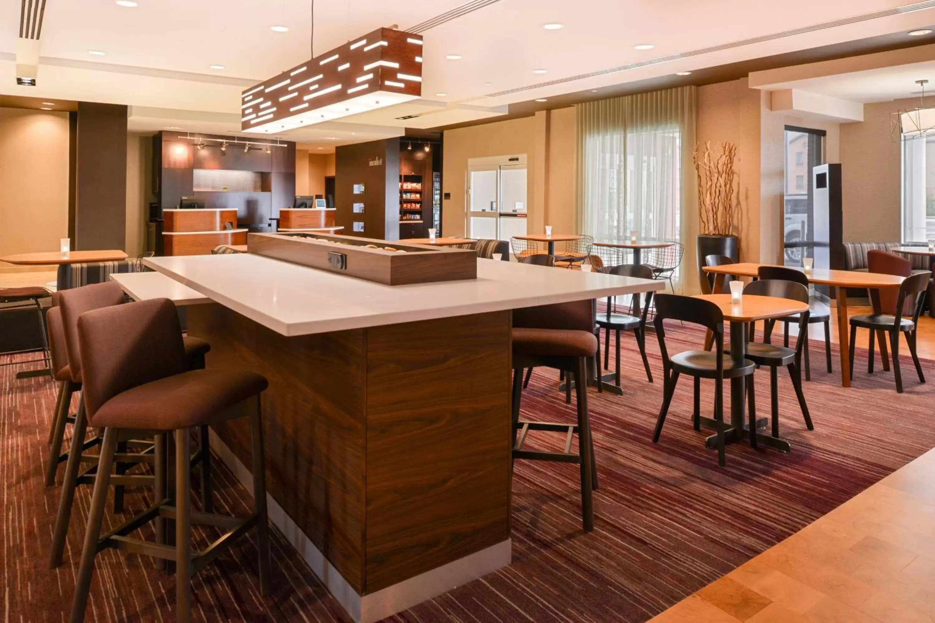 Restaurant/places to eat in Courtyard by Marriott Toledo North