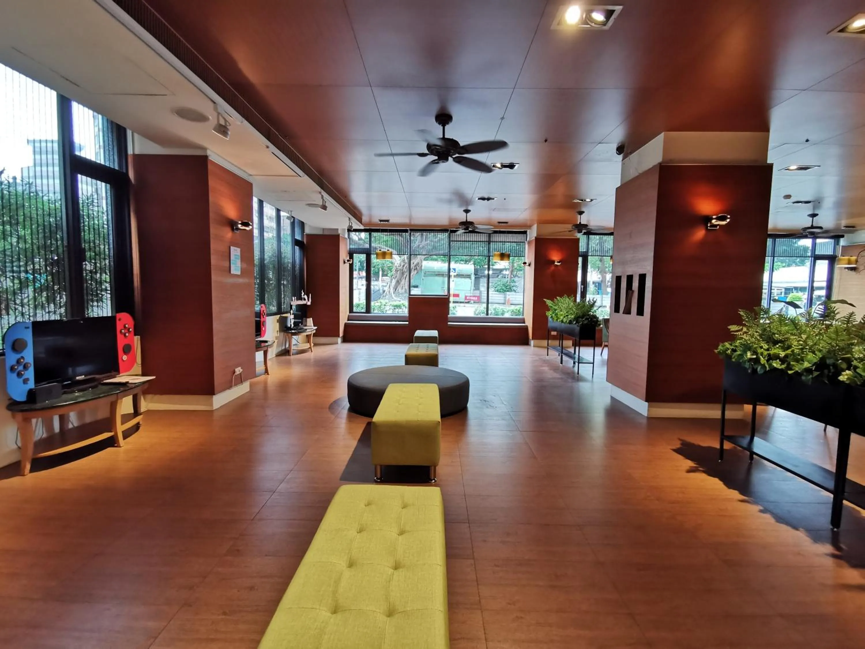 Communal lounge/ TV room, Lobby/Reception in Azure Hotel