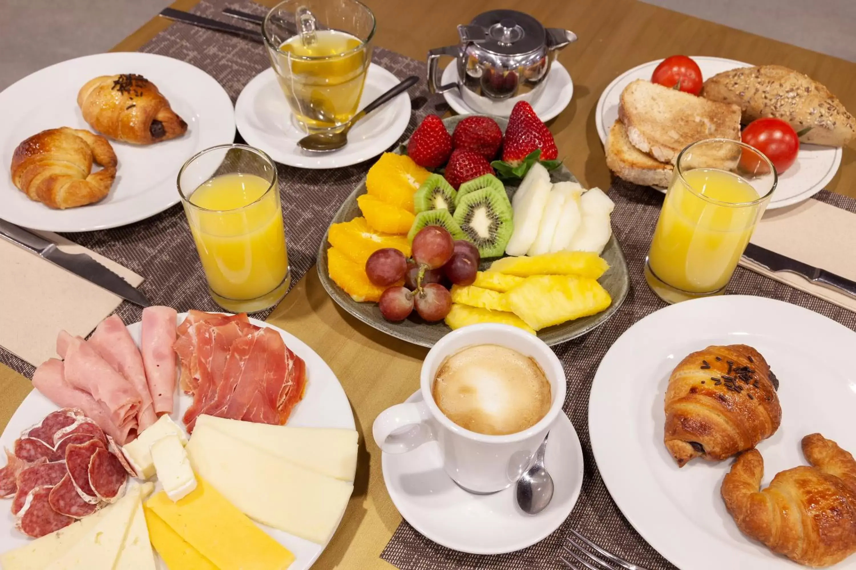 Breakfast in Montanyà Hotel & Lodge