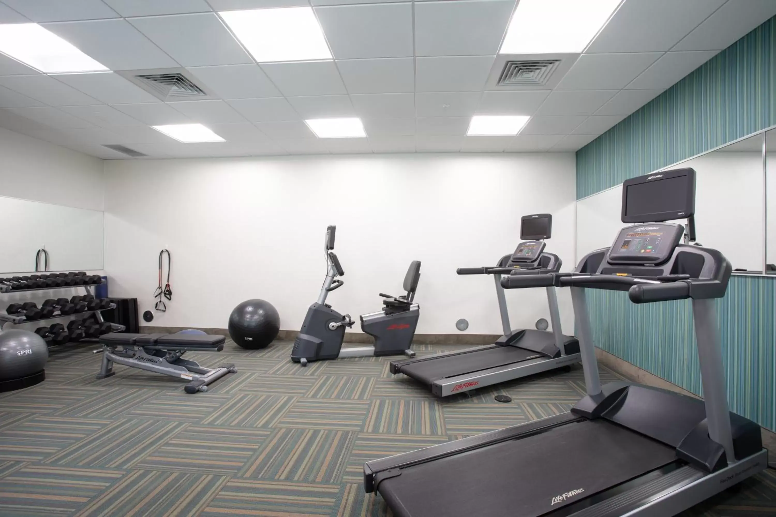 Spa and wellness centre/facilities, Fitness Center/Facilities in Holiday Inn Express & Suites - Sterling, an IHG Hotel