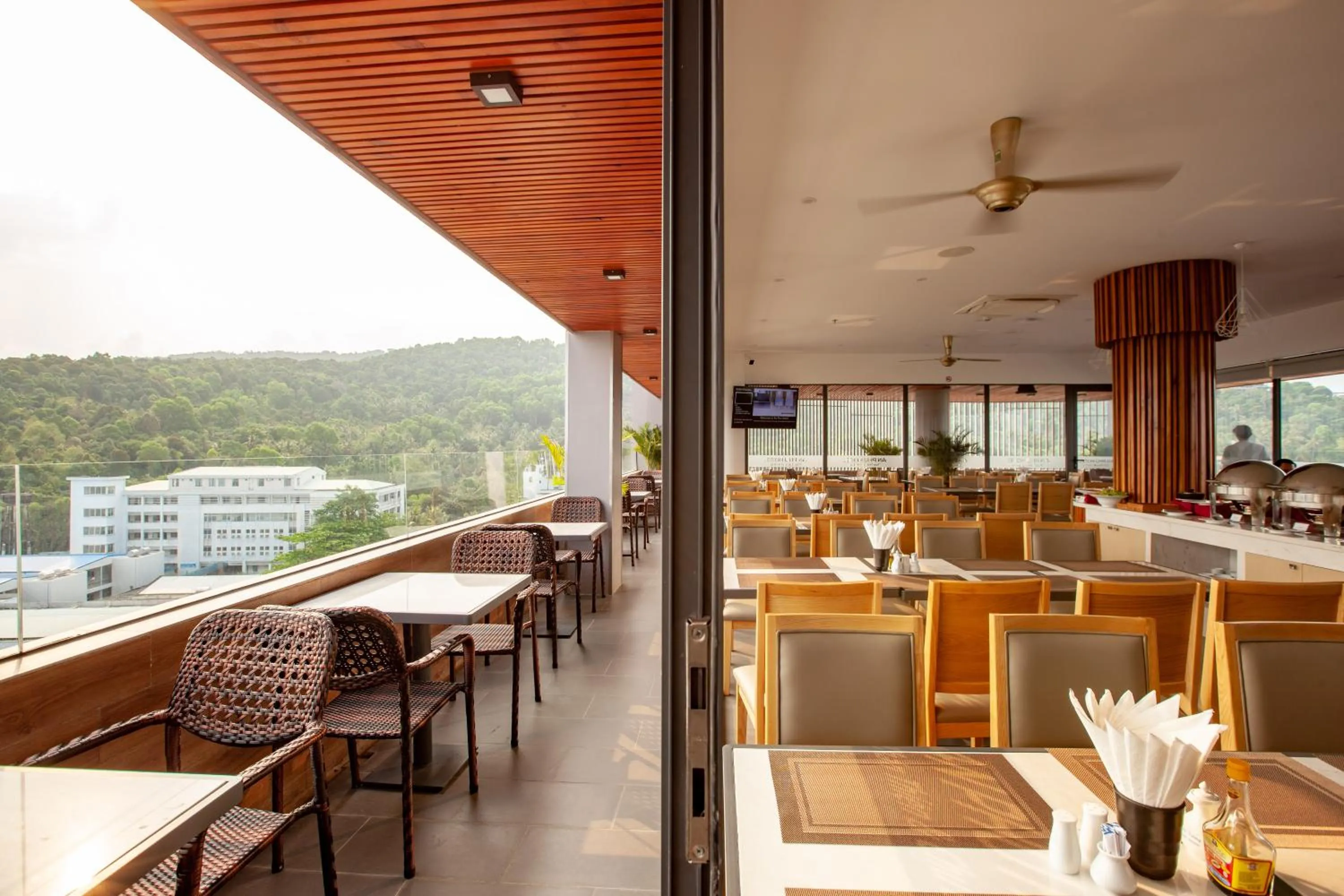 Restaurant/places to eat in An Phu Hotel