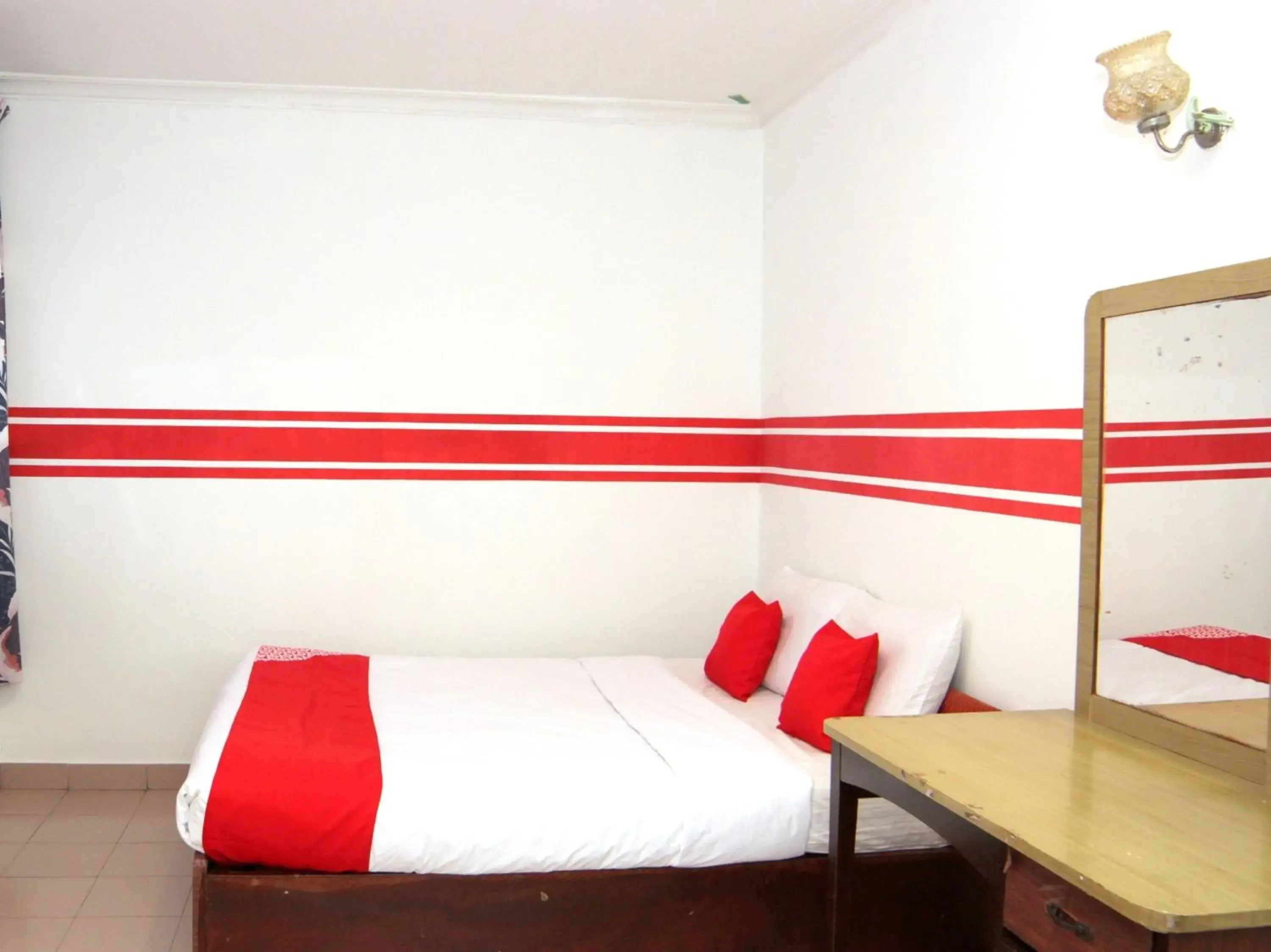 Bedroom, Bed in Super OYO 1173 Mandyrin Hotel