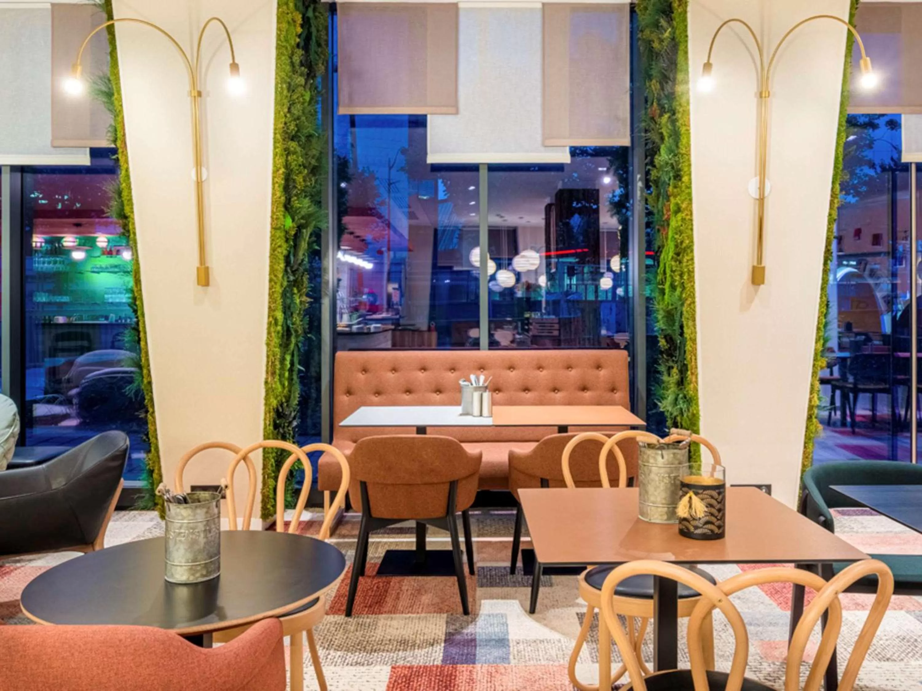 Restaurant/places to eat in ibis Styles Paris Meteor Avenue d'Italie