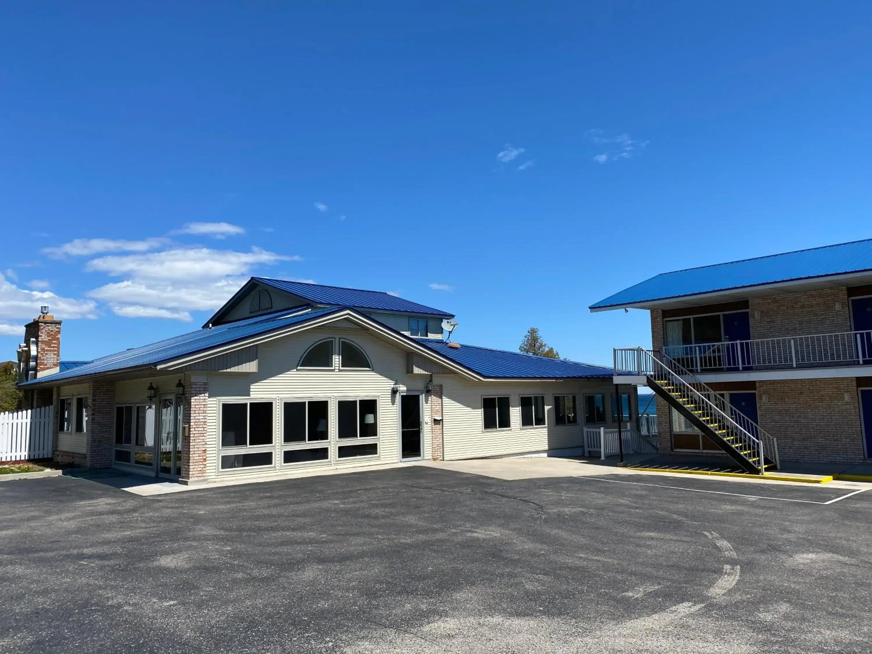 Property building in Days Inn & Suites by Wyndham St. Ignace Lakefront Property building in Days Inn & Suites by Wyndham St. Ignace Lakefront