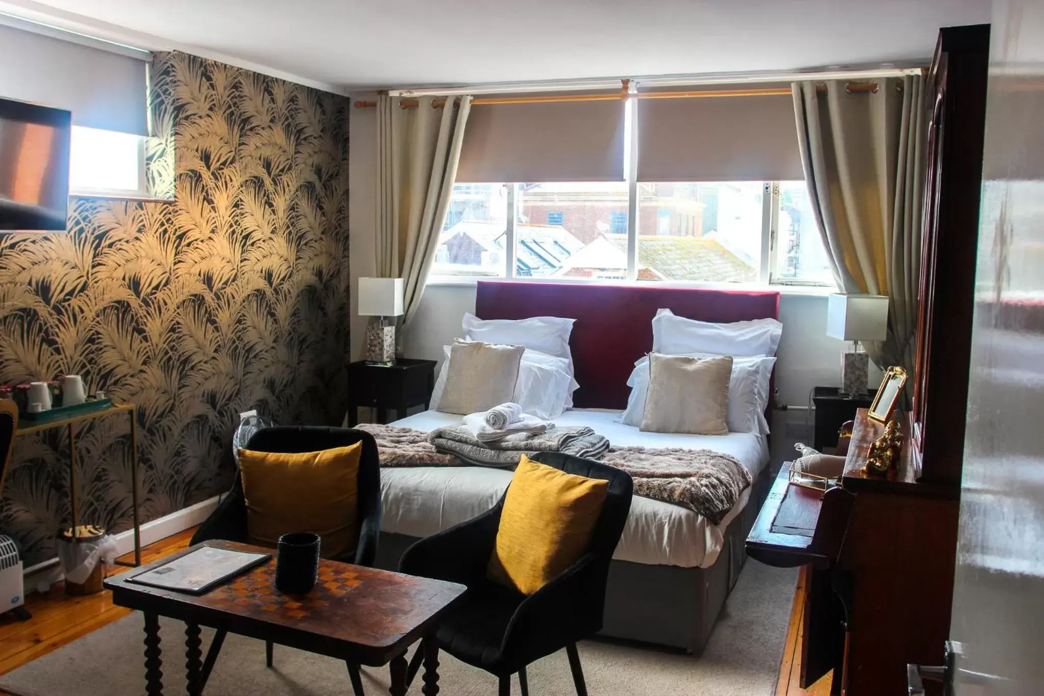 Bedroom, Bed in The Bank Hotel & Bistro