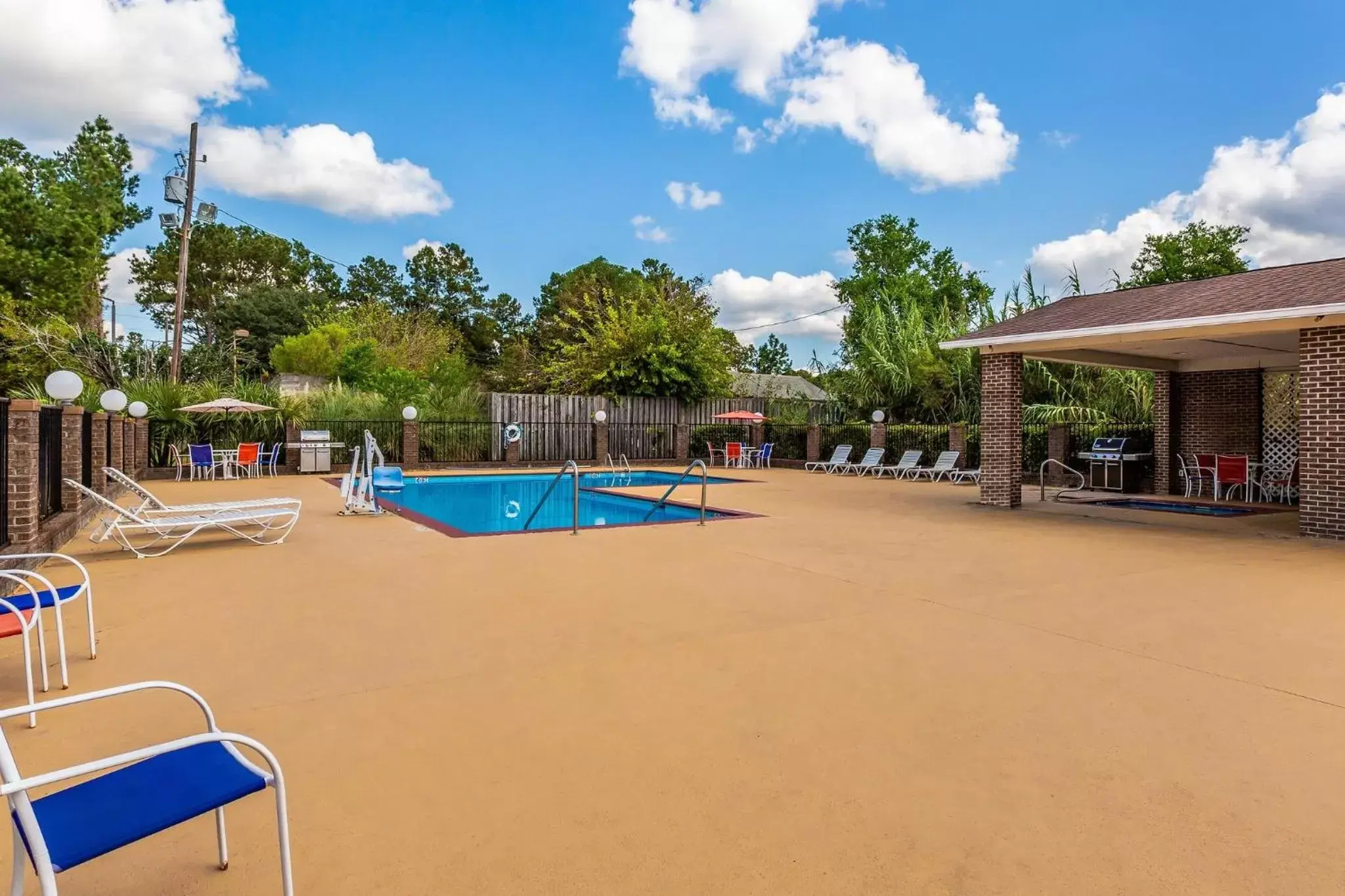 Swimming Pool in Red Roof Inn Hardeeville