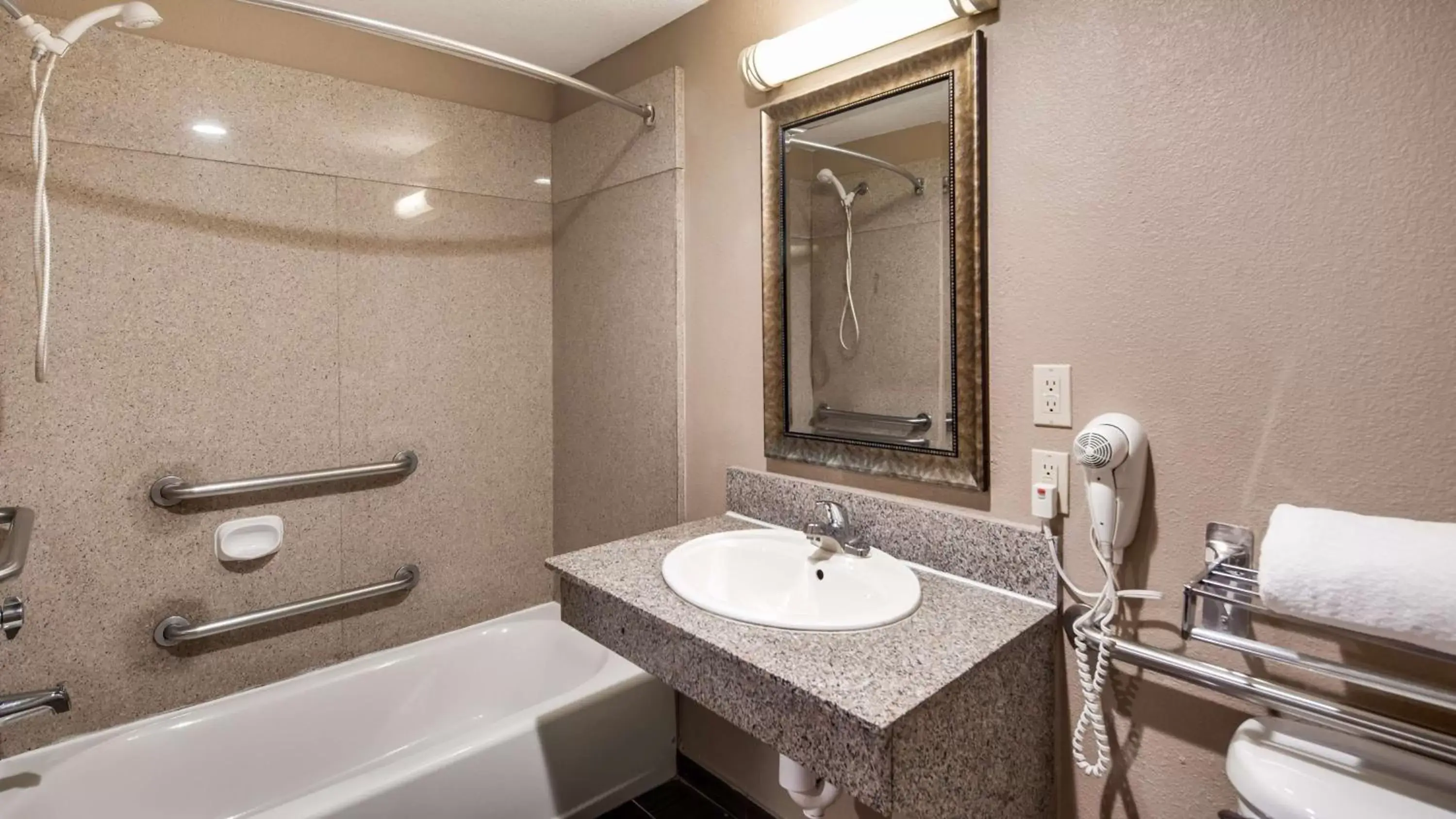 Bathroom in Best Western Dayton Inn & Suites