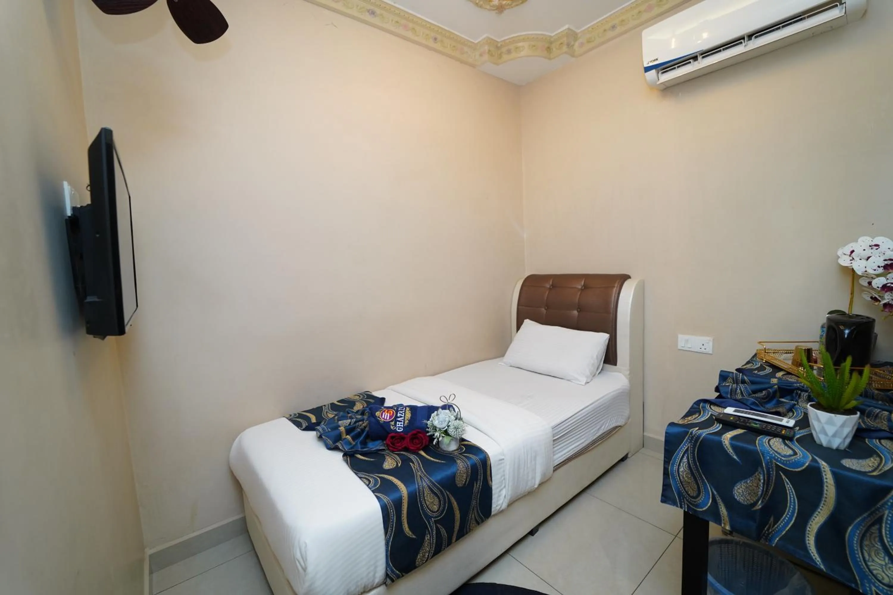 Bed in Ghazrin's Classic Hotel JB