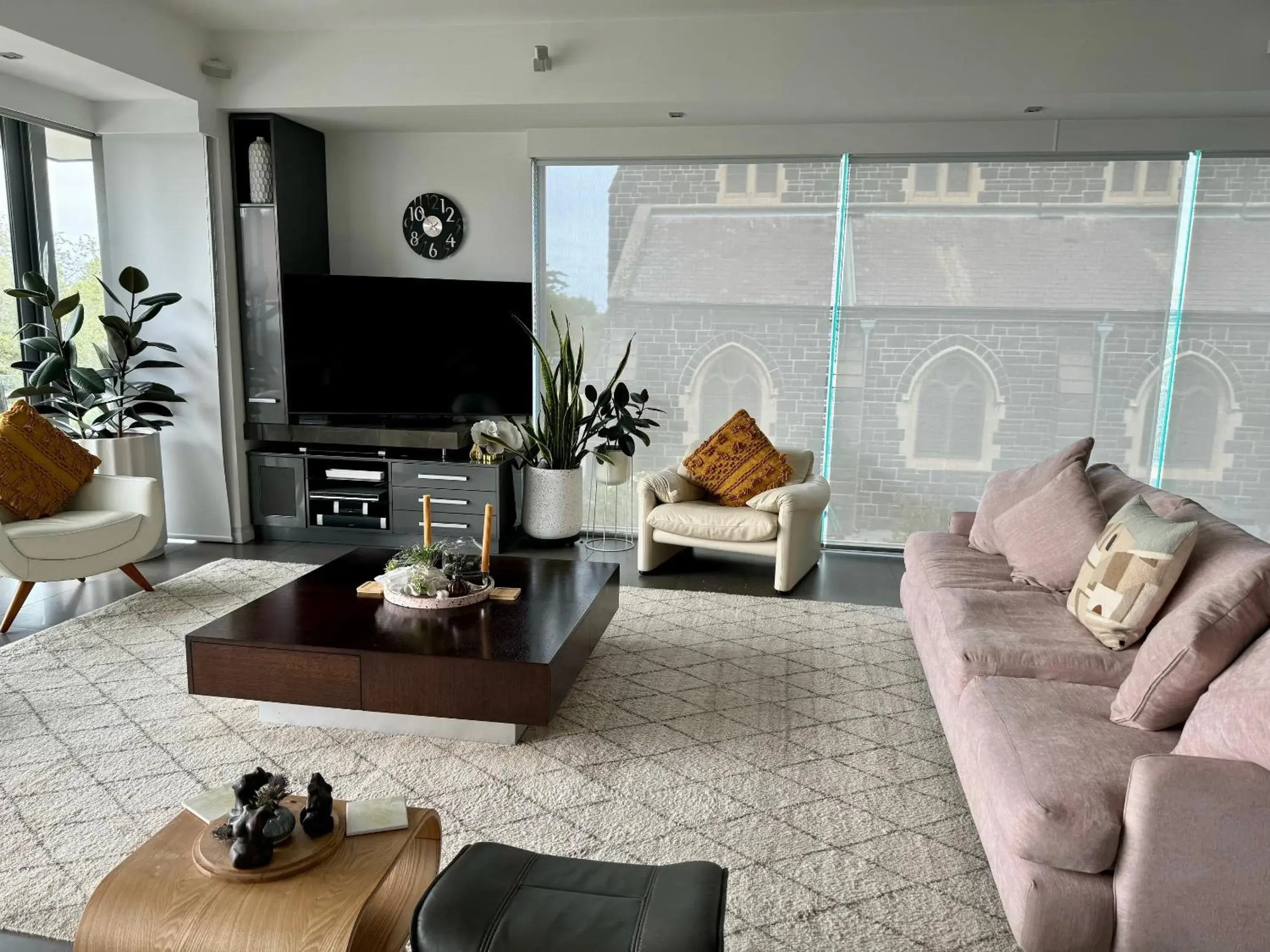 Living room, Seating Area in Captains Retreat Apartments and Cottages