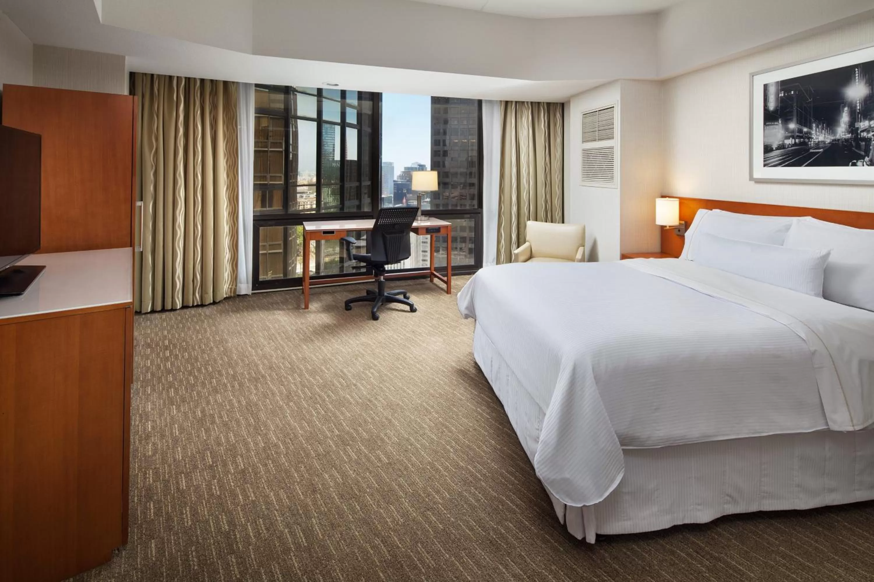 Photo of the whole room, Bed in The Westin Bonaventure Hotel & Suites, Los Angeles