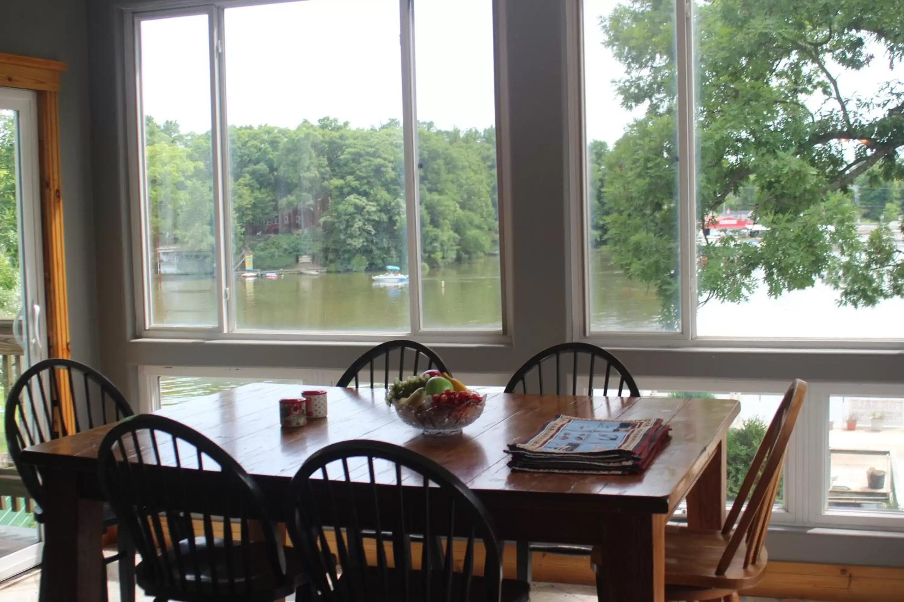 Dining Area in Alexander's Landing