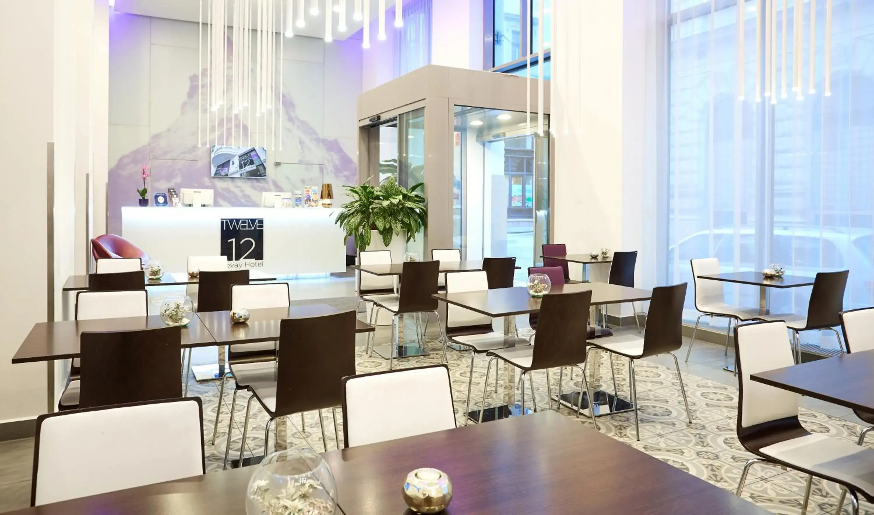 Lobby or reception, Restaurant/Places to Eat in 12 Revay Hotel