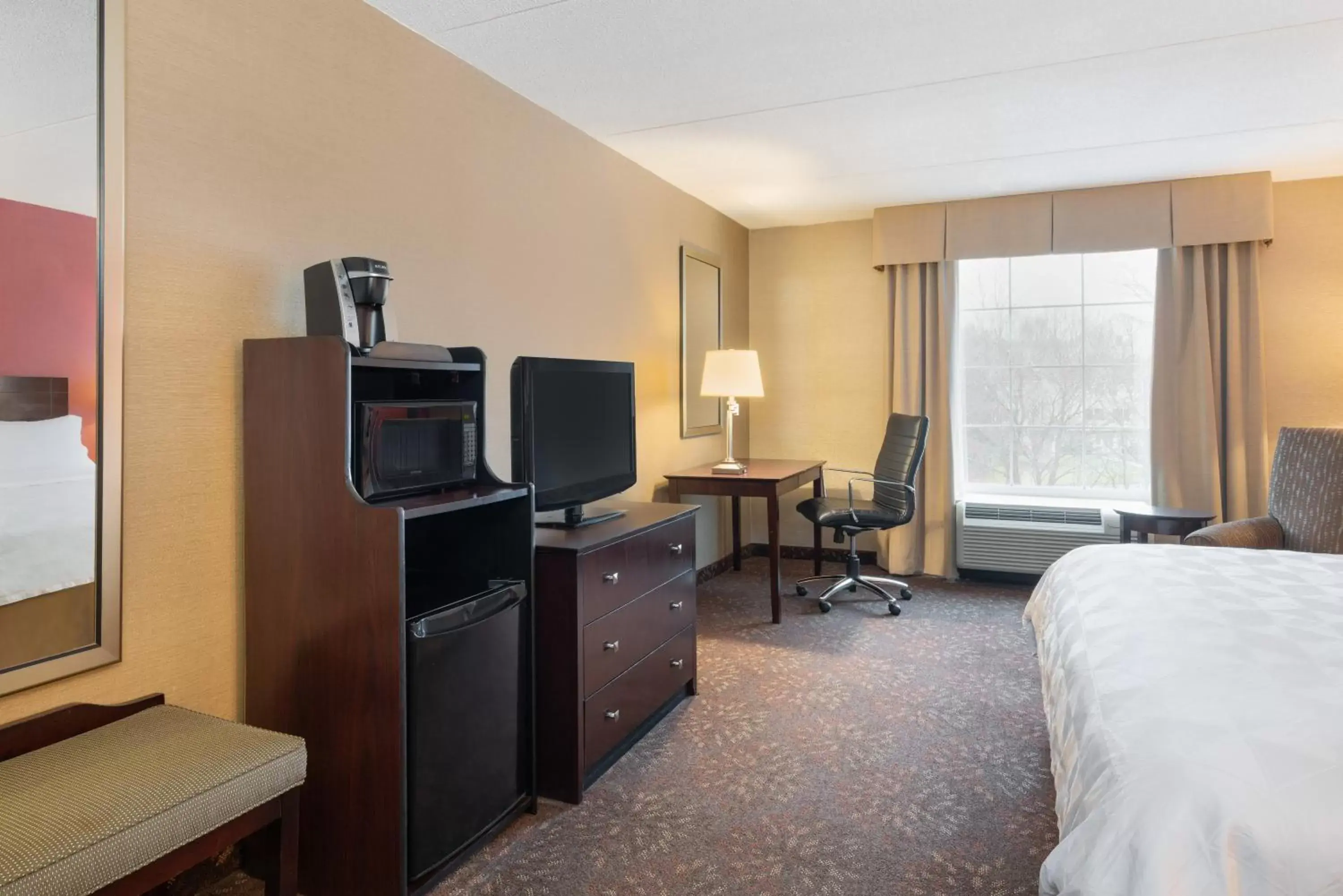 Photo of the whole room, TV/Entertainment Center in Holiday Inn Norwich, an IHG Hotel