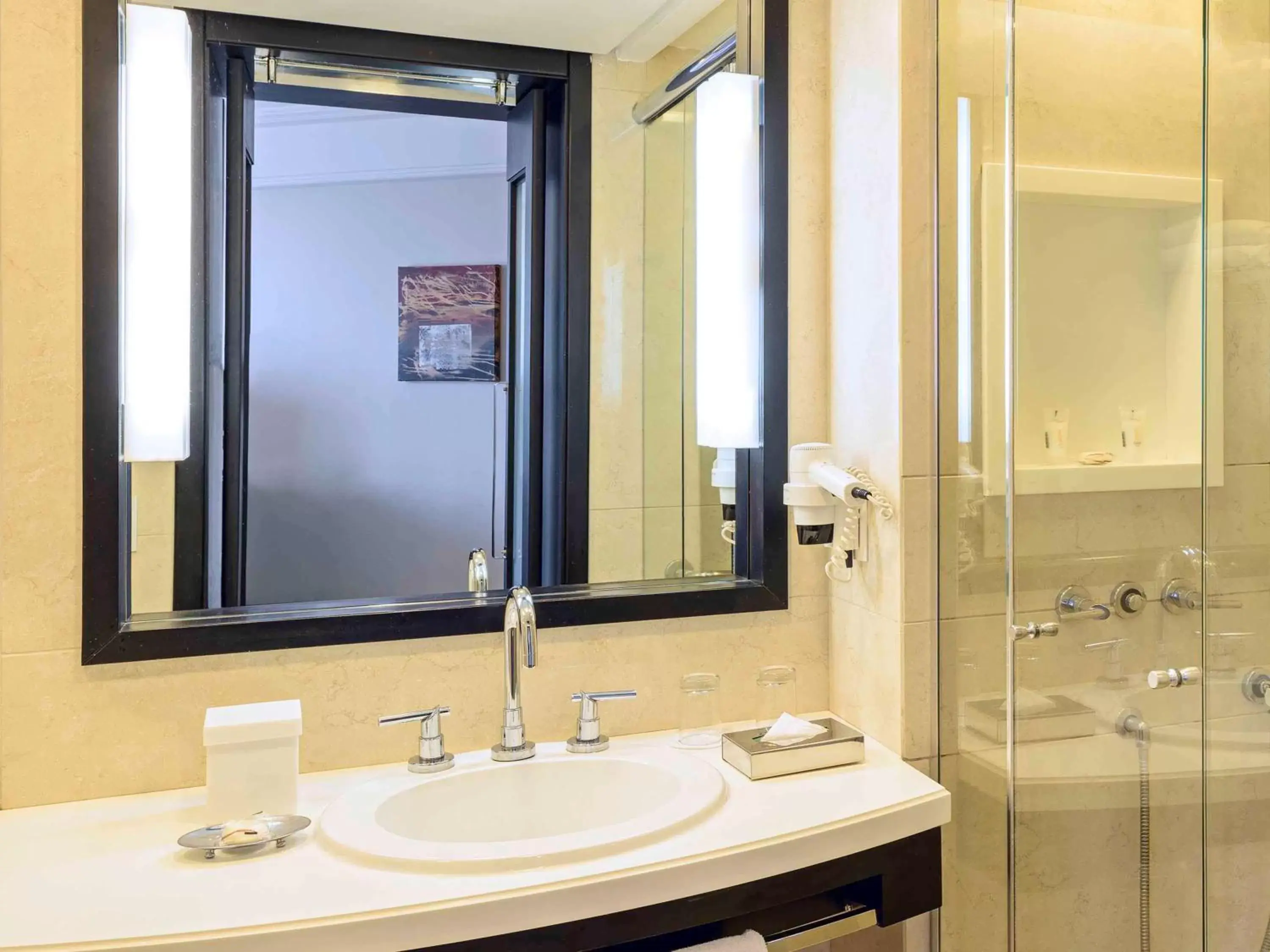 Photo of the whole room, Bathroom in Novotel Florianopolis