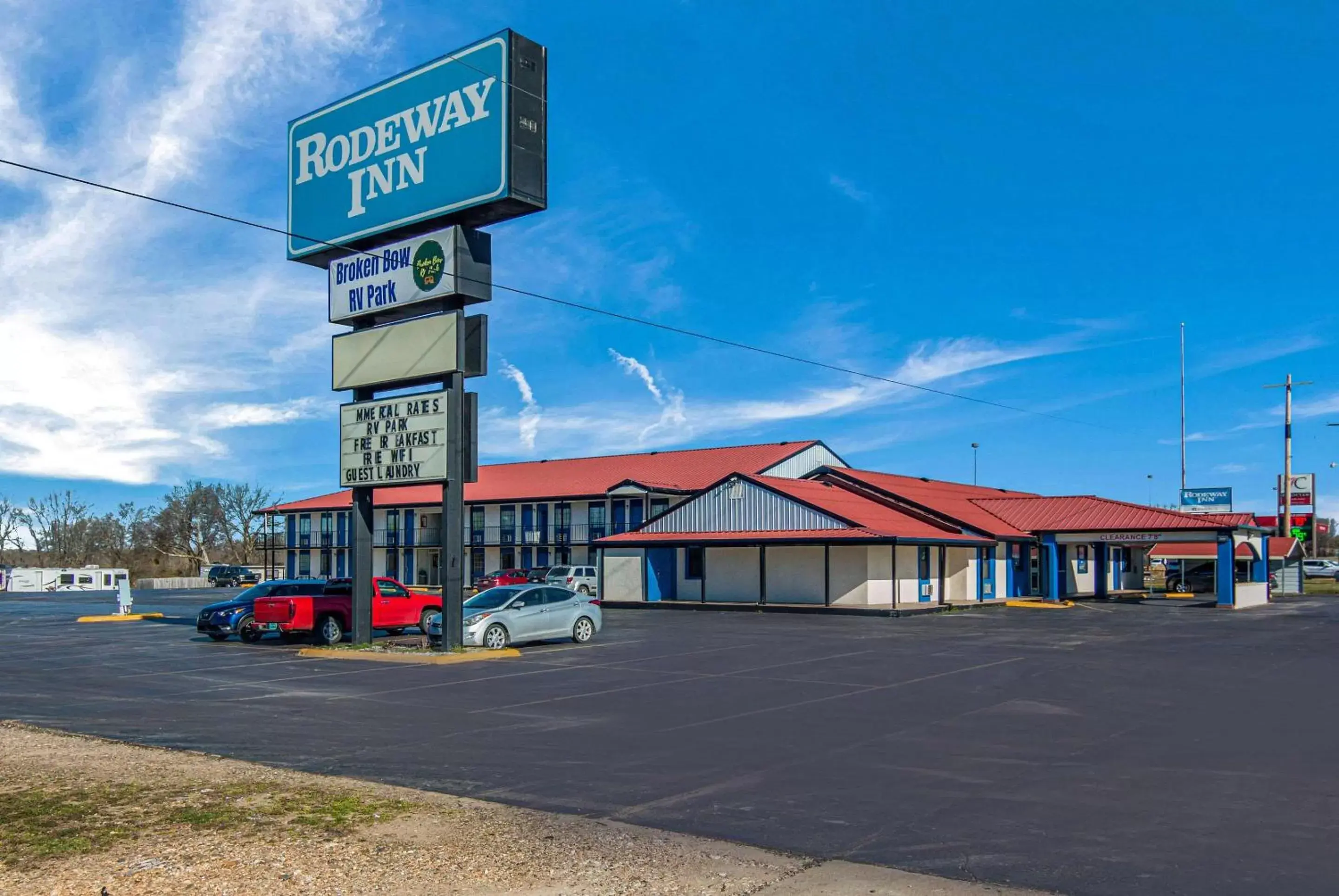 Property Building in Rodeway Inn Broken Bow-Hochatown