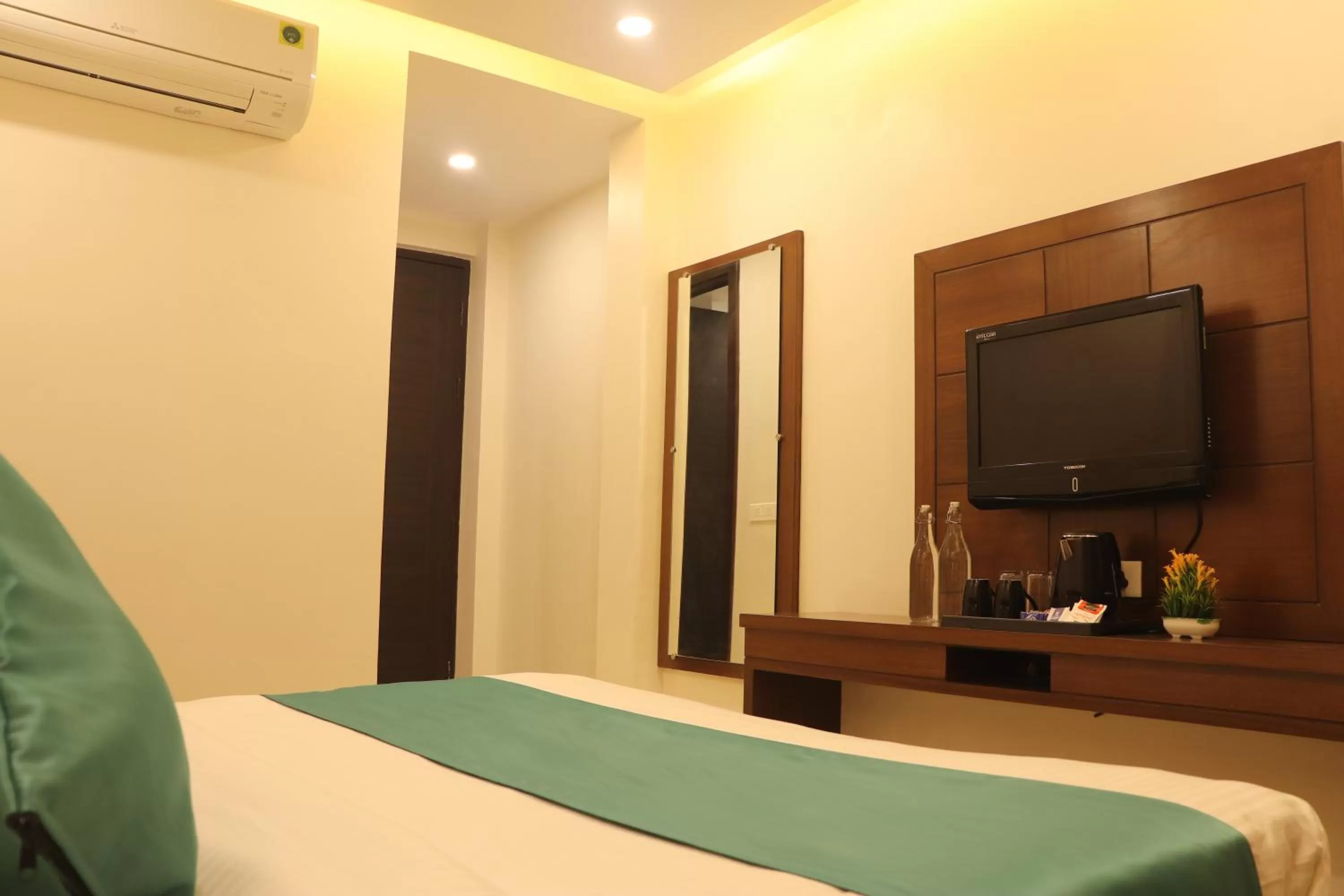 TV and multimedia, TV/Entertainment Center in Hotel Green One Earth