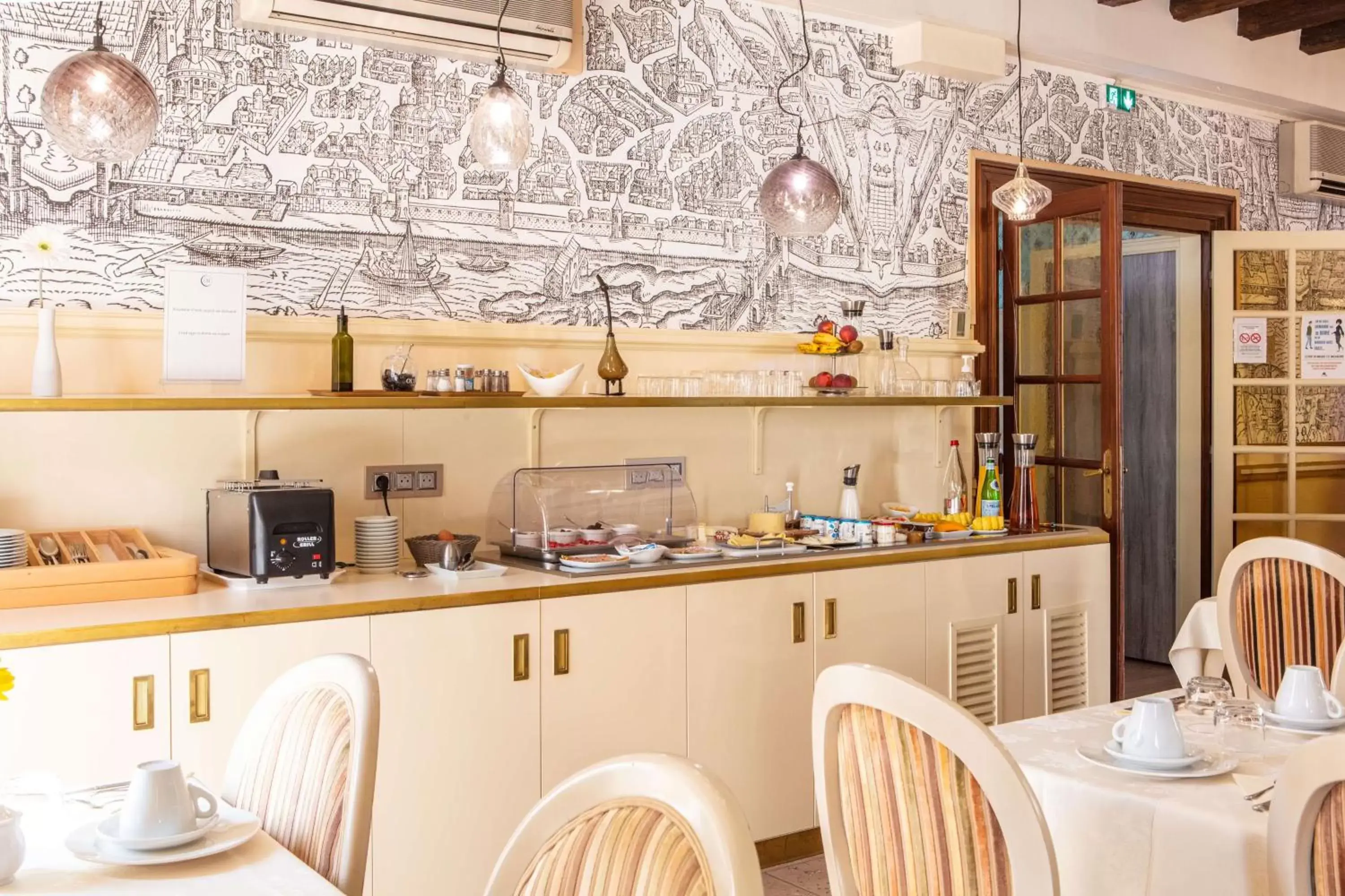 Restaurant/places to eat in Hôtel Le Maxime - Best Western Signature Collection Restaurant/places to eat in Hôtel Le Maxime - Best Western Signature Collection