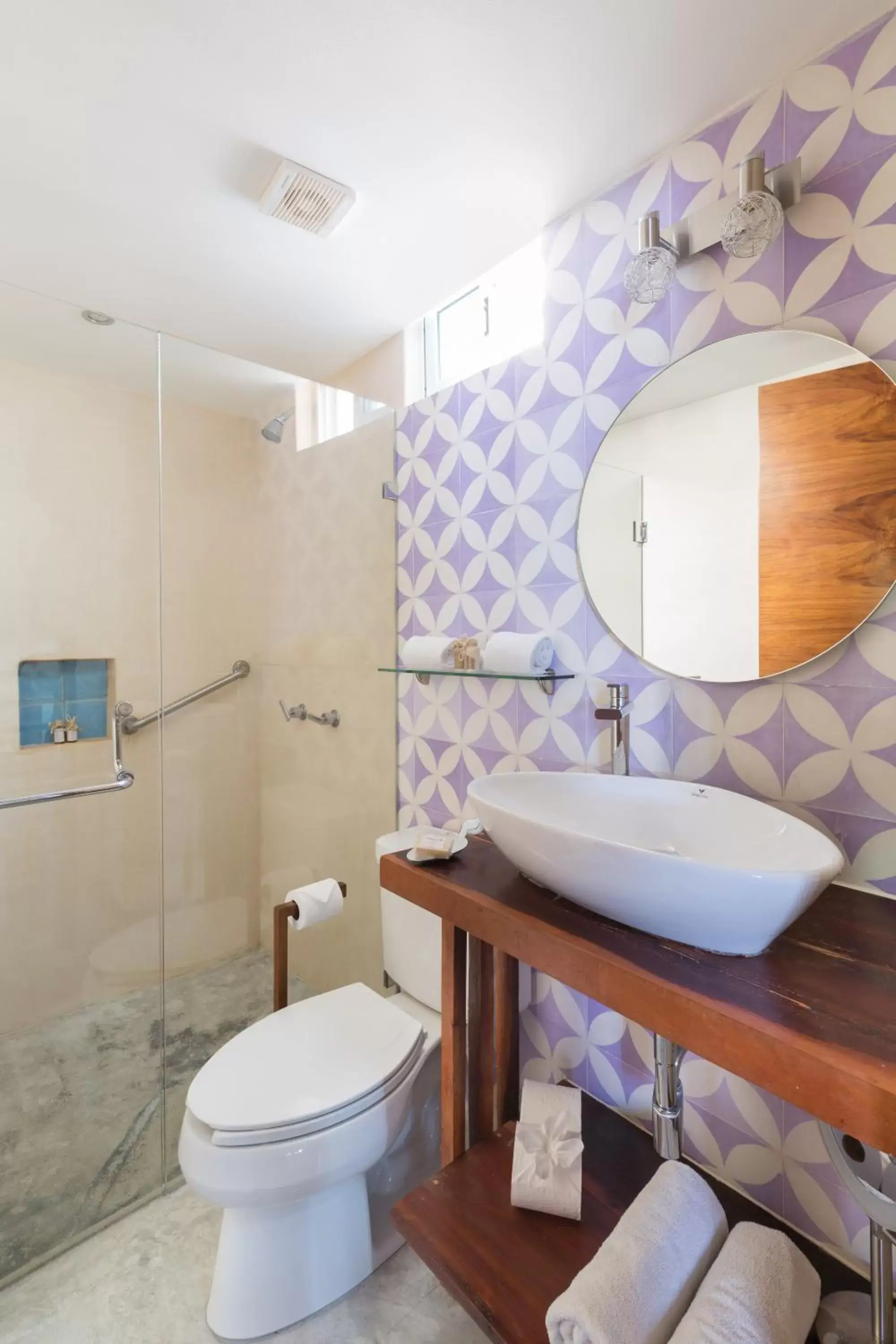 Shower, Bathroom in Quinta Margarita - Boho Chic Hotel