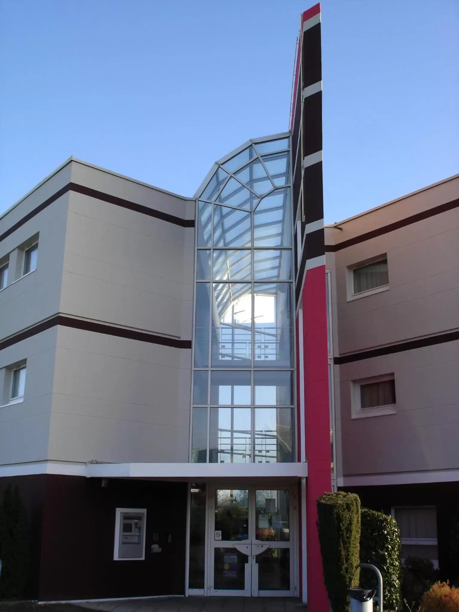 Facade/entrance, Property Building in Hôtel Cerise Auxerre