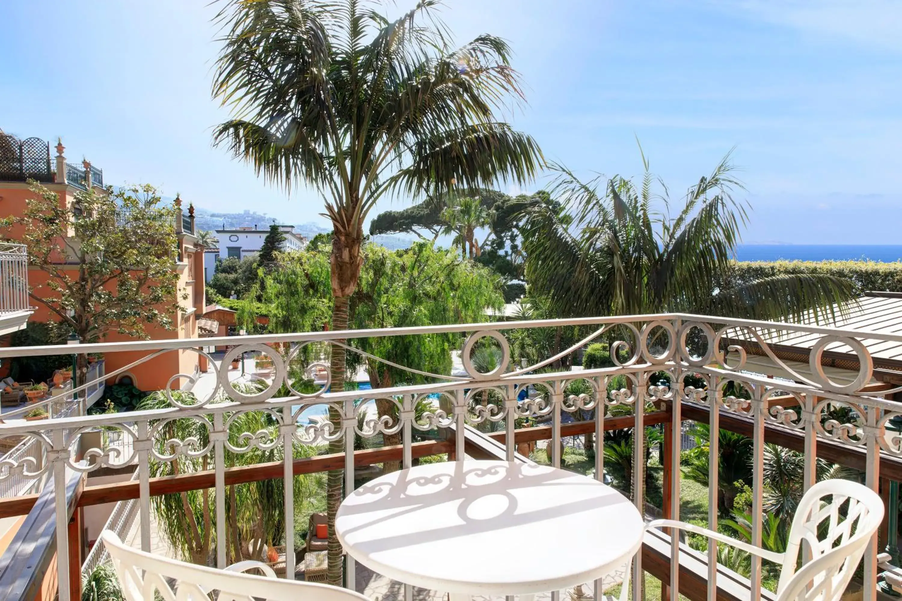 Summer, Balcony/Terrace in Grand Hotel Ambasciatori