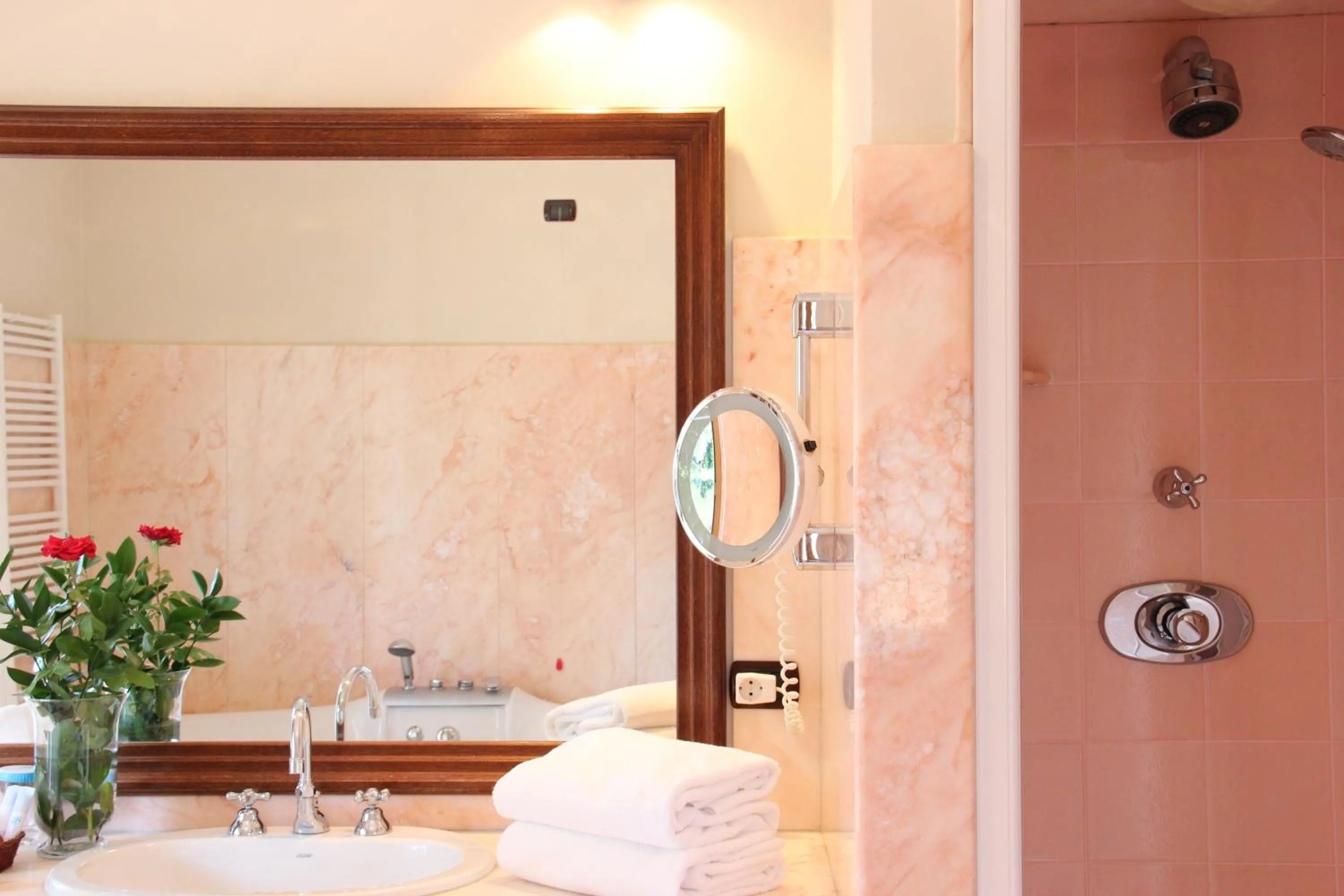 Bathroom, Bed in Hotel Simius Playa