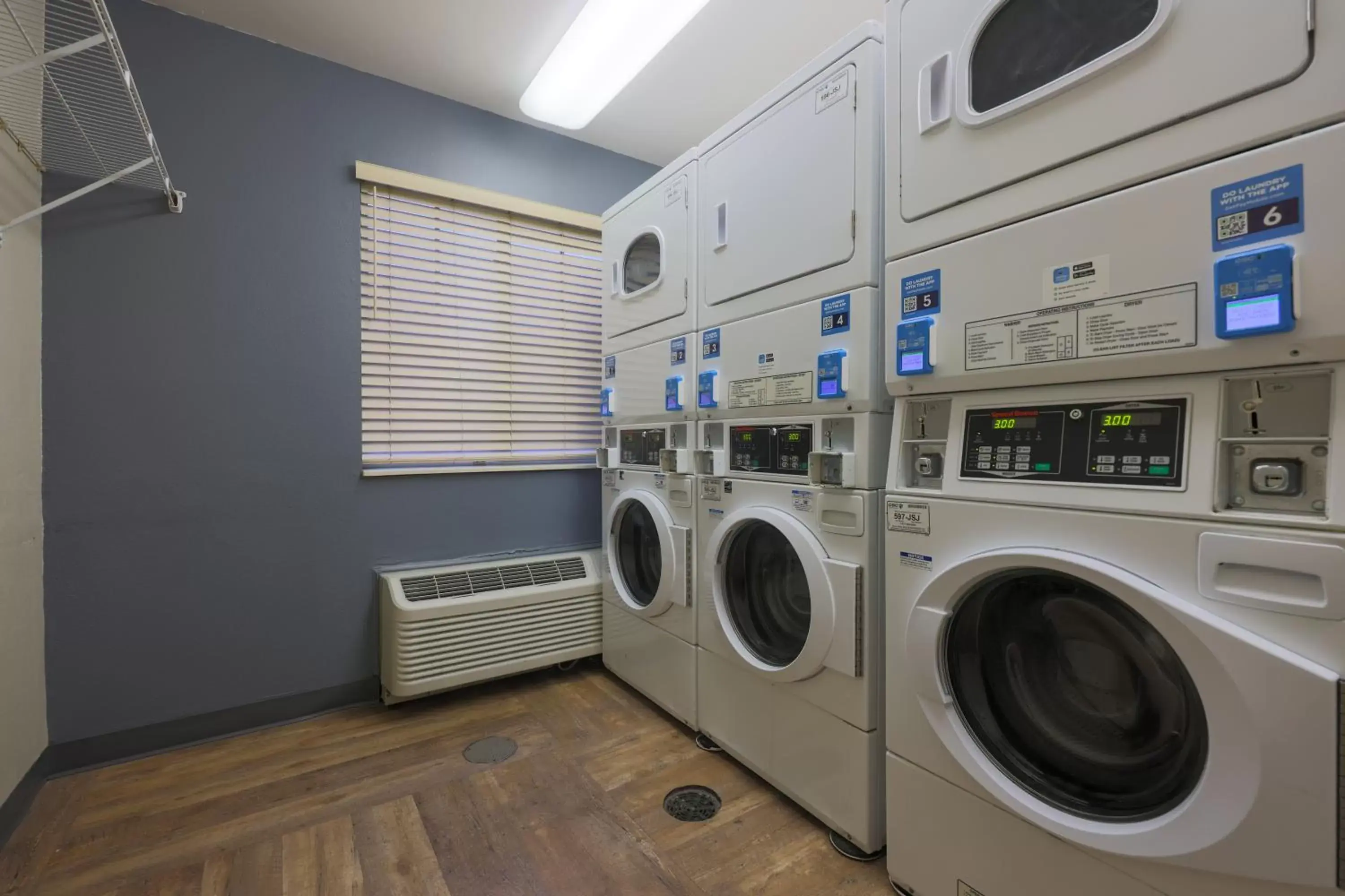 laundry, Kitchen/Kitchenette in Admiral Suites - Annapolis