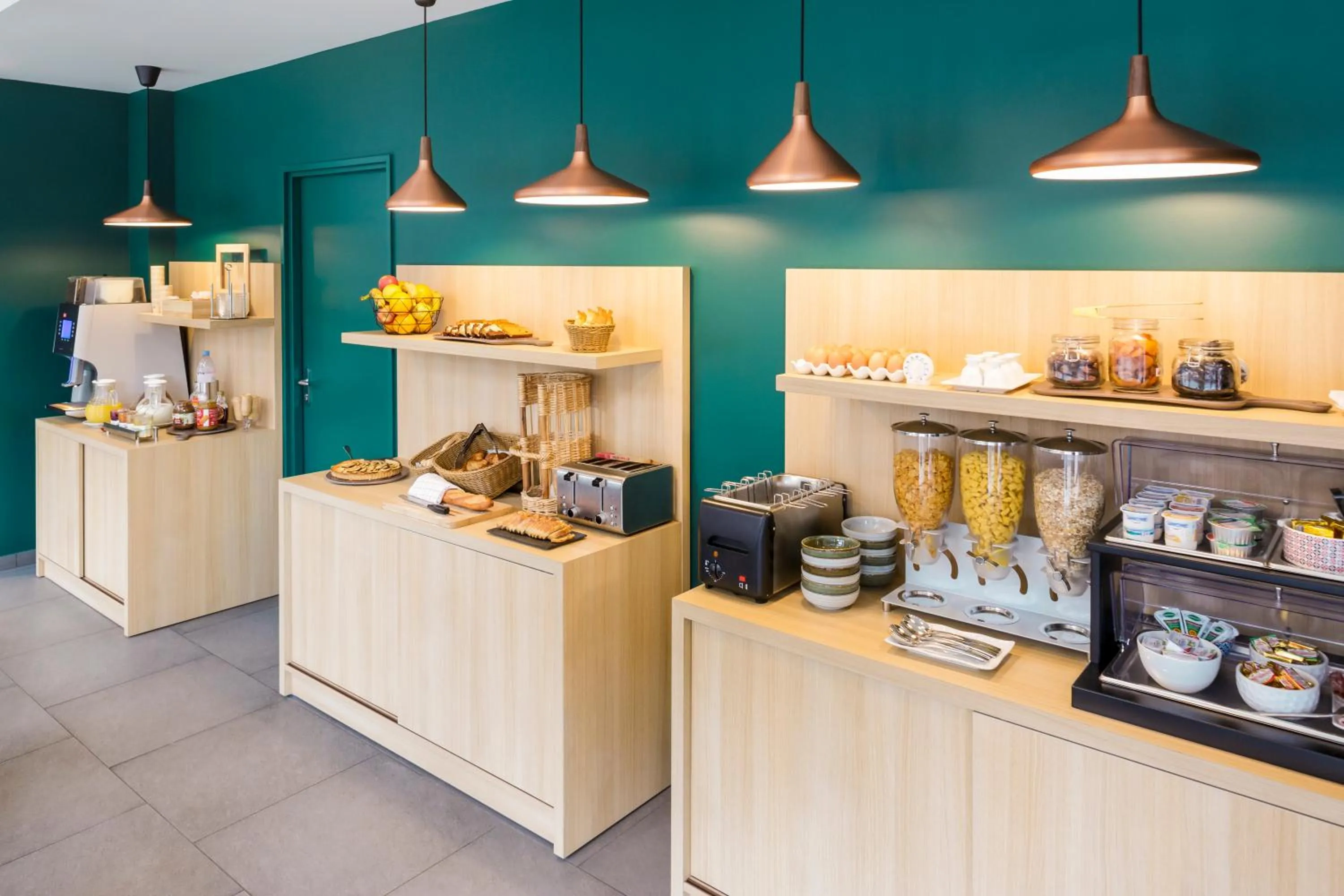 Buffet breakfast in Aparthotel Adagio Access Toulouse St Cyprien