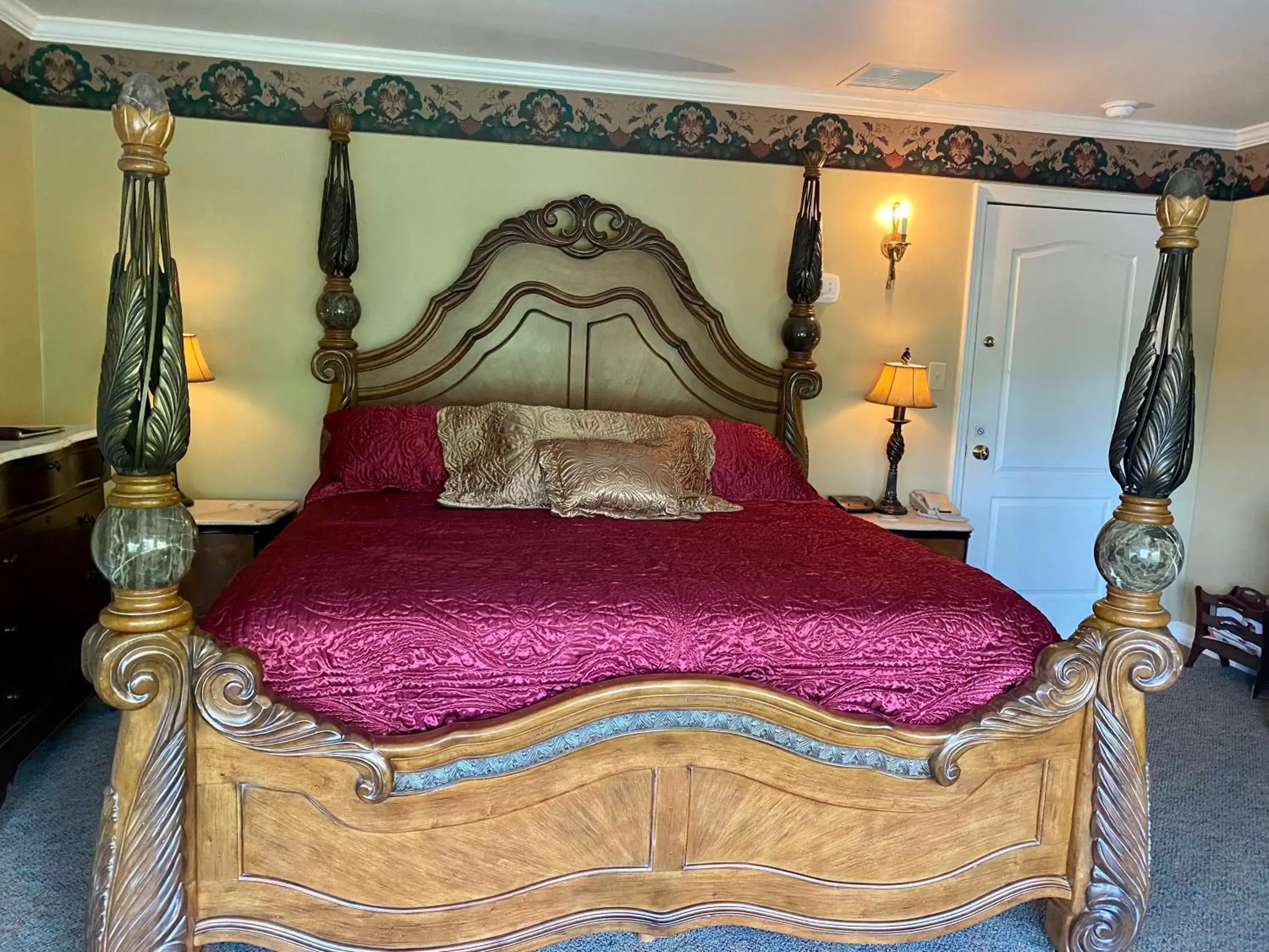 Bed in The Cypress Inn