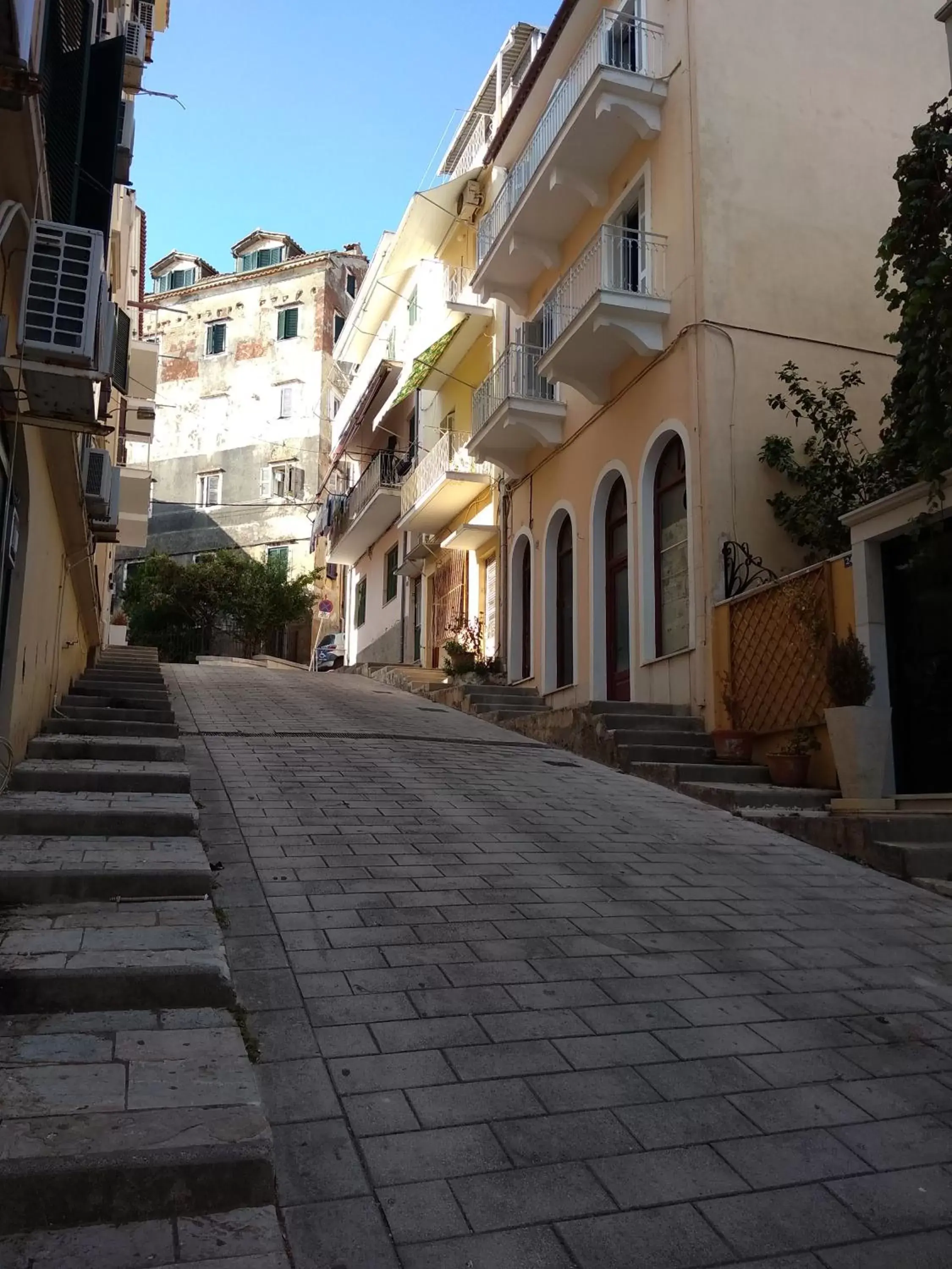 Property building in LOC HOSPITALITY Urban Suites Property building in LOC HOSPITALITY Urban Suites