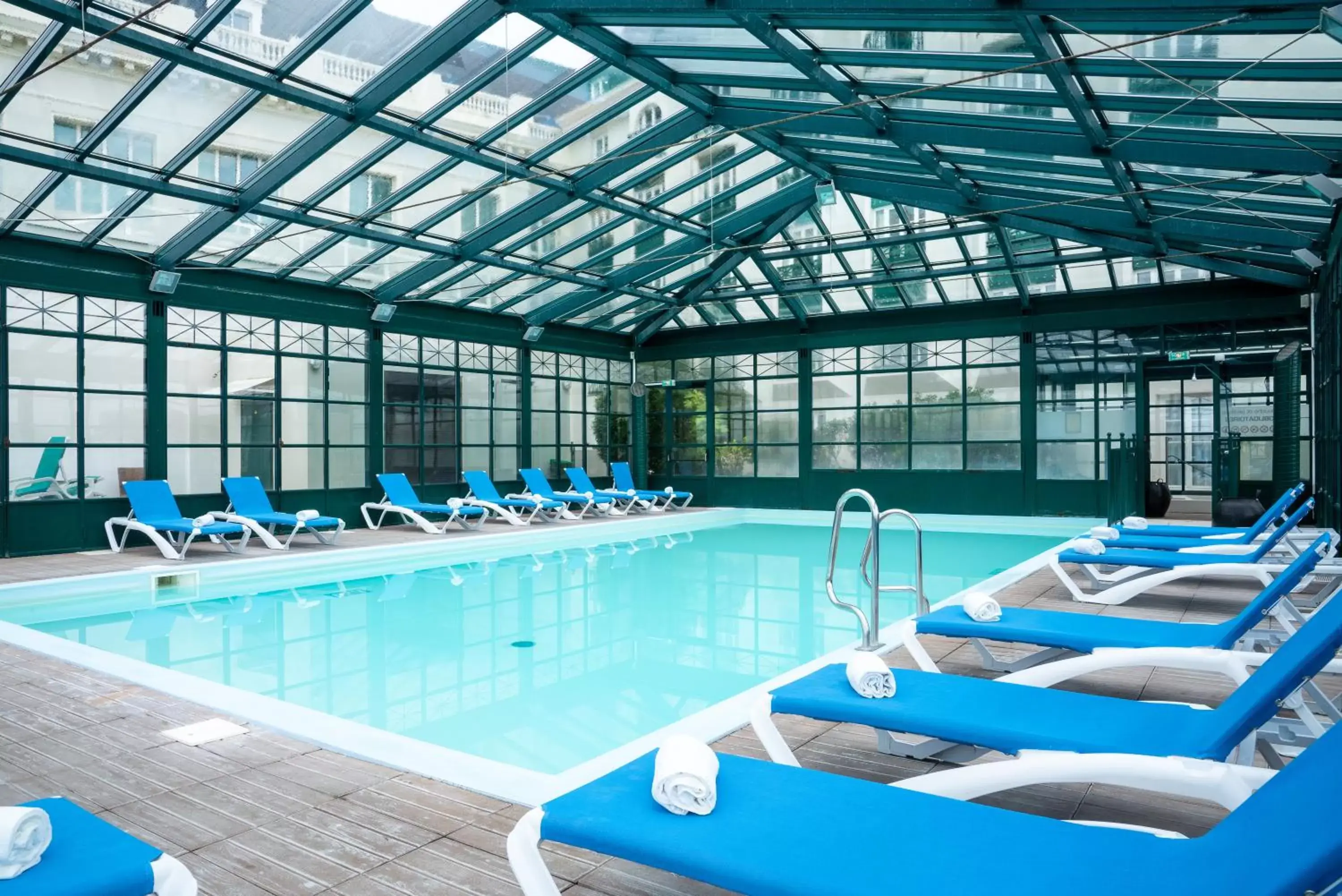 Swimming pool in SOWELL HOTELS Le Beach Swimming pool in SOWELL HOTELS Le Beach