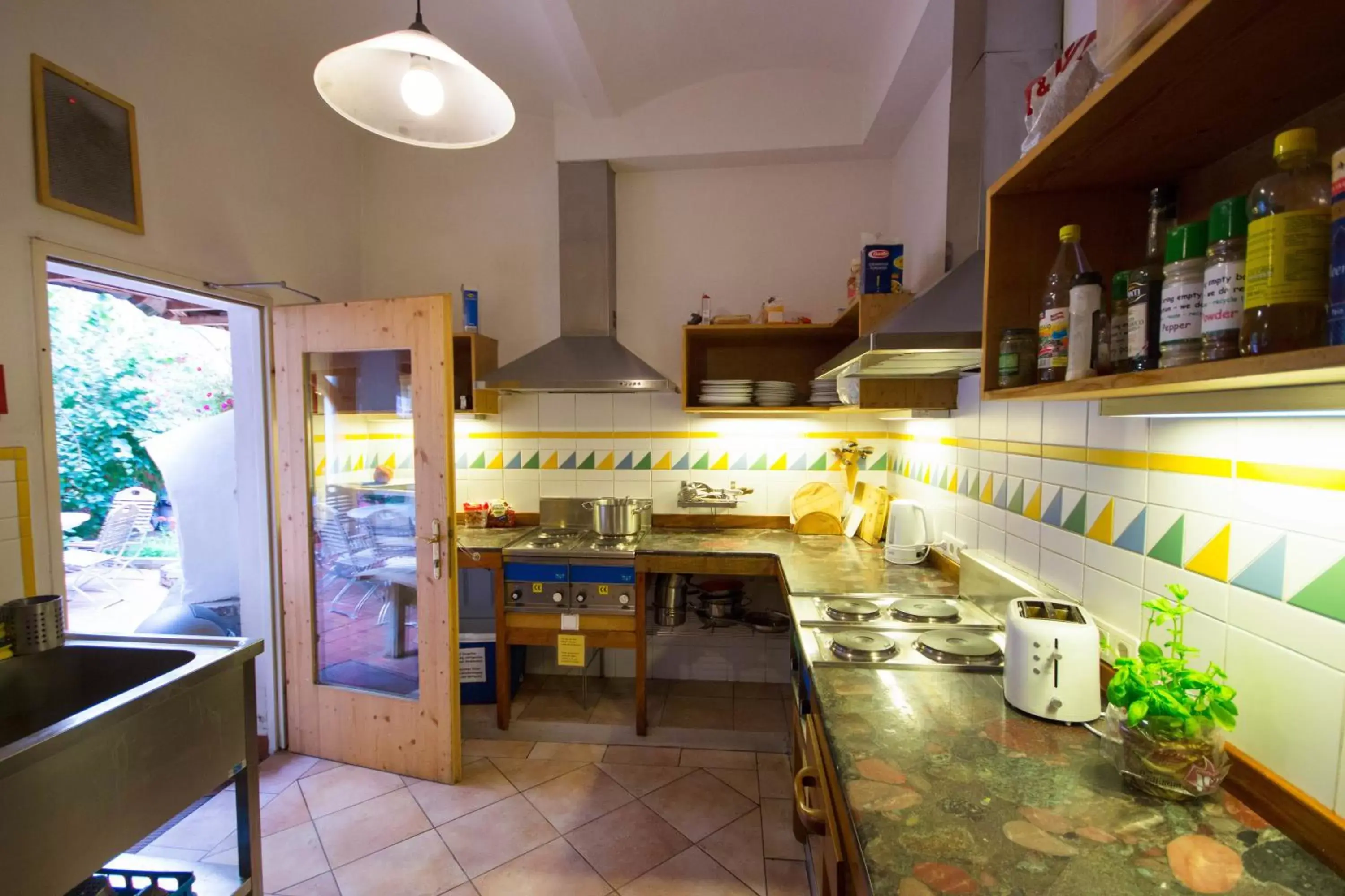 Kitchen or kitchenette, Kitchen/Kitchenette in Vienna Hostel Ruthensteiner