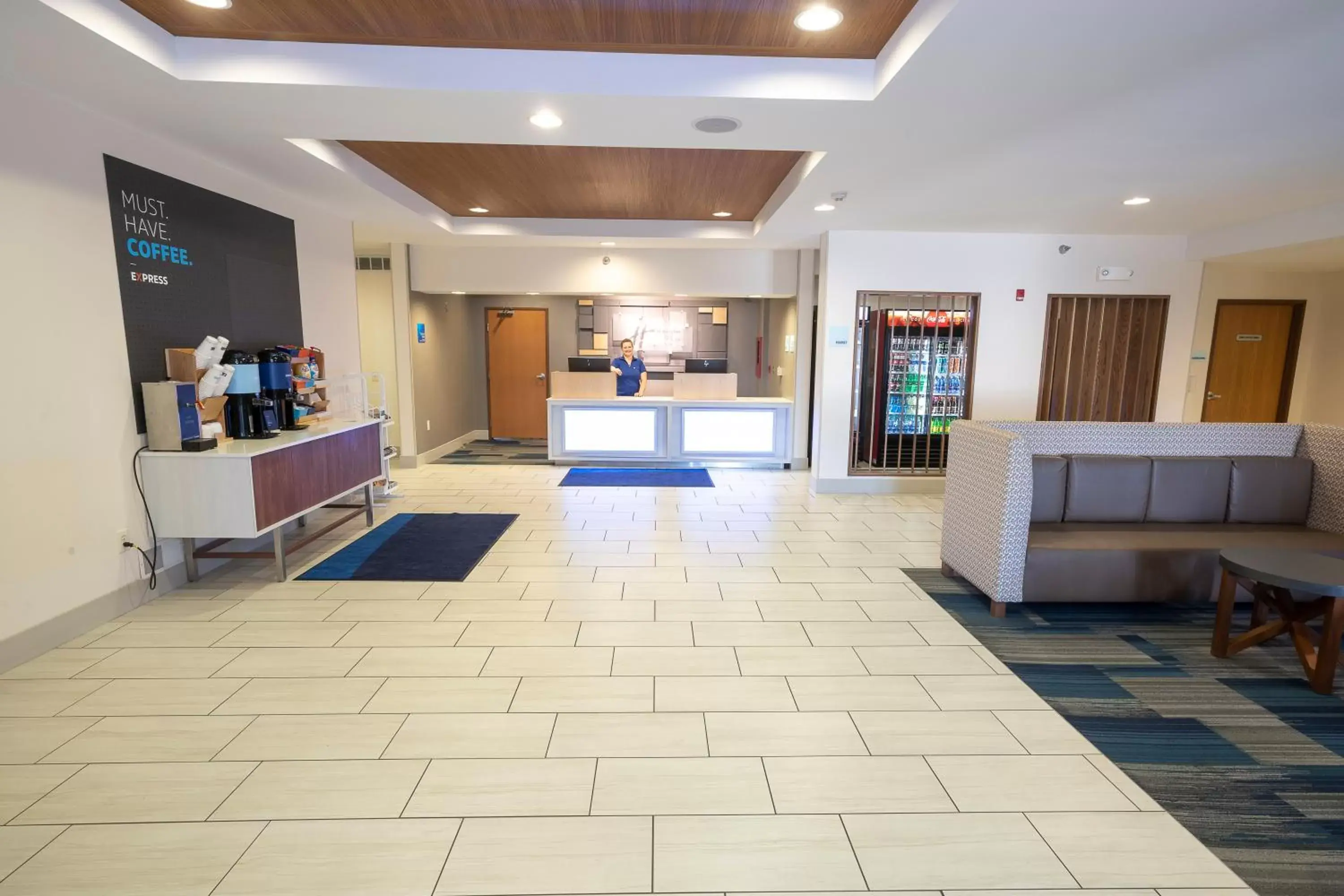 Lobby or reception, Lobby/Reception in Holiday Inn Express & Suites Iron Mountain, an IHG Hotel
