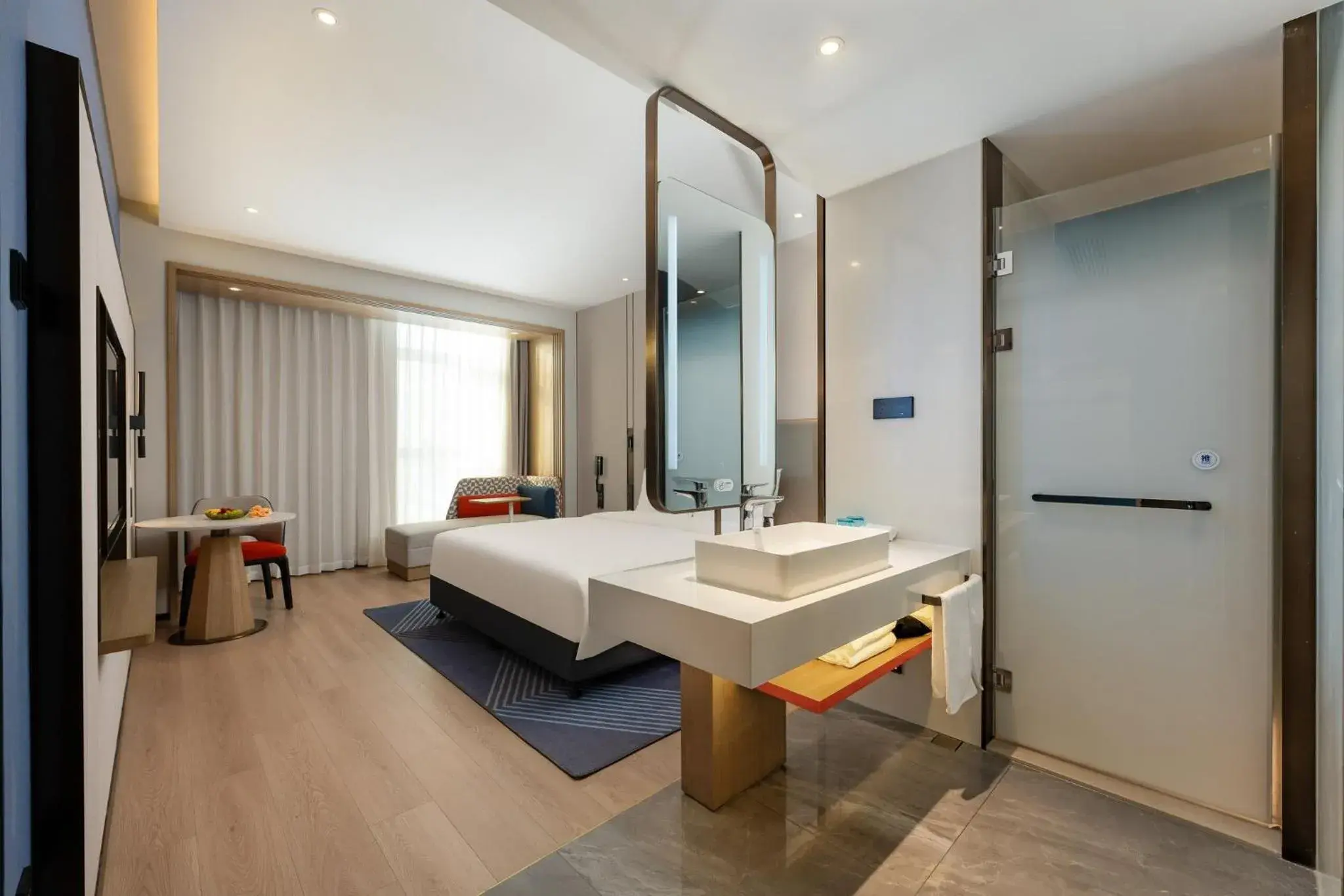 Photo of the whole room, Bathroom in Holiday Inn Express Suzhou Bay, an IHG Hotel